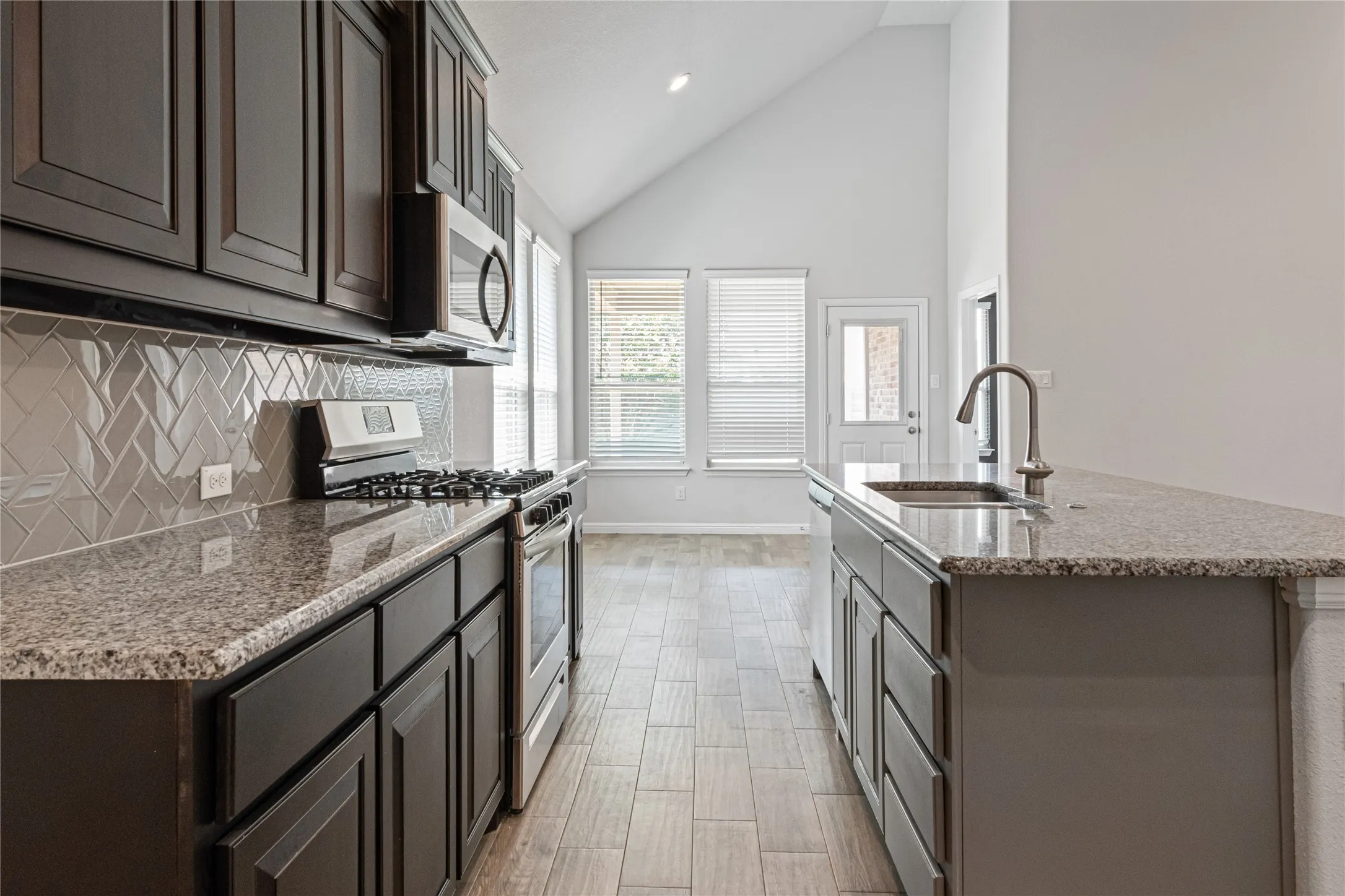 Single Family Residence For Rent in Denton County , 821 Falcon Road, Argyle, Texas 76226, 4 Bedroom, 2 Bathroom, 2 Garage spaces, 1,813 Sqft, built in 2018, mls#21392146, Real Estate Agent in Argyle, Homes For Rent in Denton county, Homes For Rent in Argyle, Realtor in Argyle Texas, Real Estate Brokerage Independent Realty Texas, Luminita Cordes Realtor