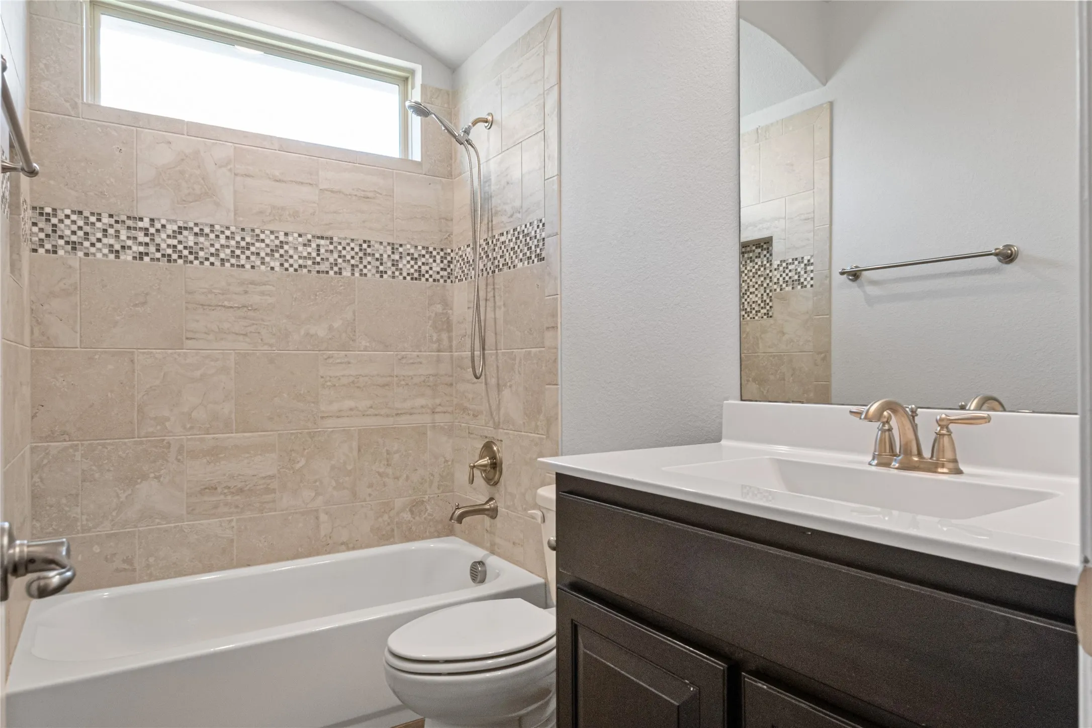 Single Family Residence For Rent in Denton County , 821 Falcon Road, Argyle, Texas 76226, 4 Bedroom, 2 Bathroom, 2 Garage spaces, 1,813 Sqft, built in 2018, mls#21392146, Real Estate Agent in Argyle, Homes For Rent in Denton county, Homes For Rent in Argyle, Realtor in Argyle Texas, Real Estate Brokerage Independent Realty Texas, Luminita Cordes Realtor