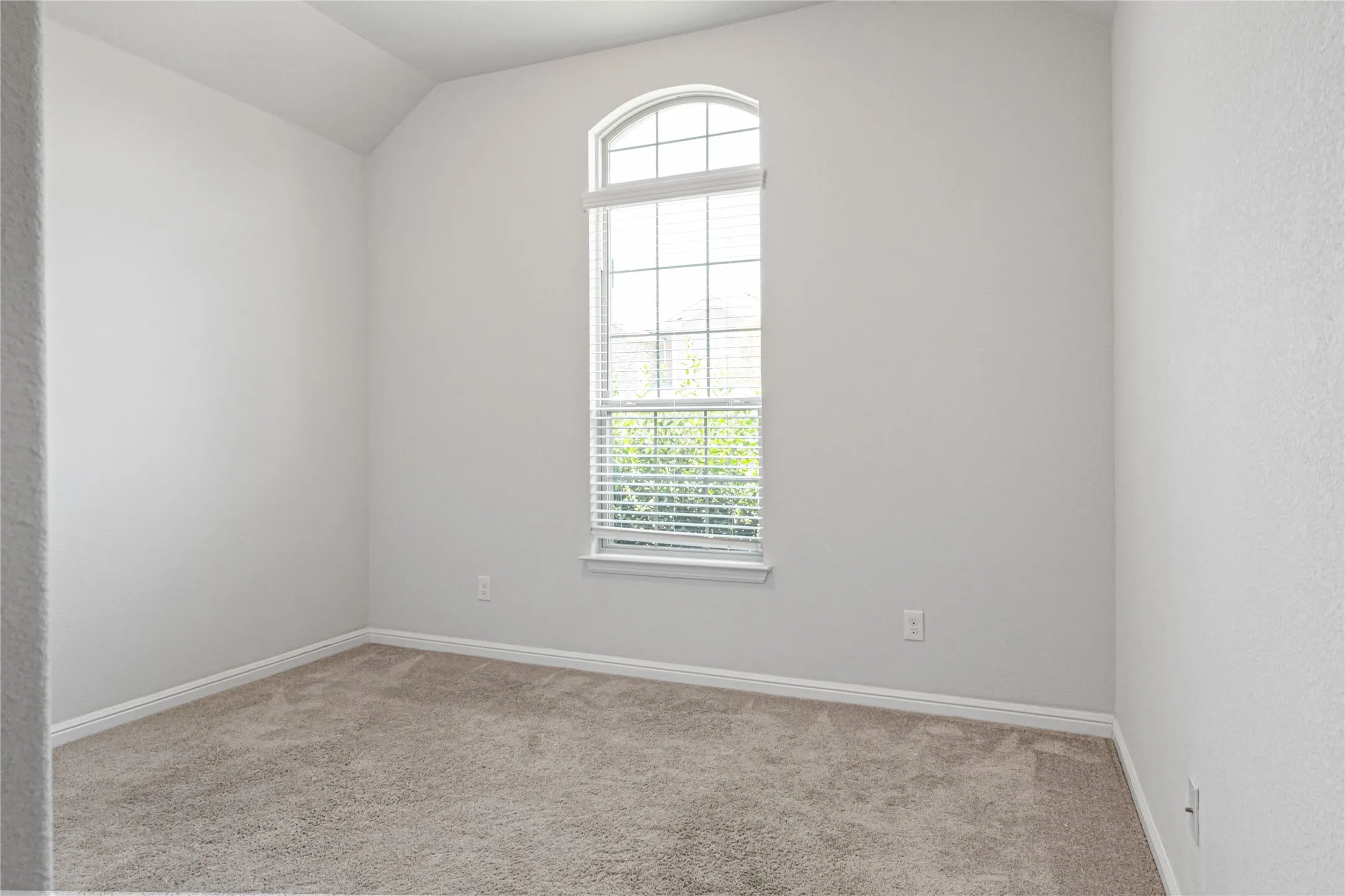 Single Family Residence For Rent in Denton County , 821 Falcon Road, Argyle, Texas 76226, 4 Bedroom, 2 Bathroom, 2 Garage spaces, 1,813 Sqft, built in 2018, mls#21392146, Real Estate Agent in Argyle, Homes For Rent in Denton county, Homes For Rent in Argyle, Realtor in Argyle Texas, Real Estate Brokerage Independent Realty Texas, Luminita Cordes Realtor