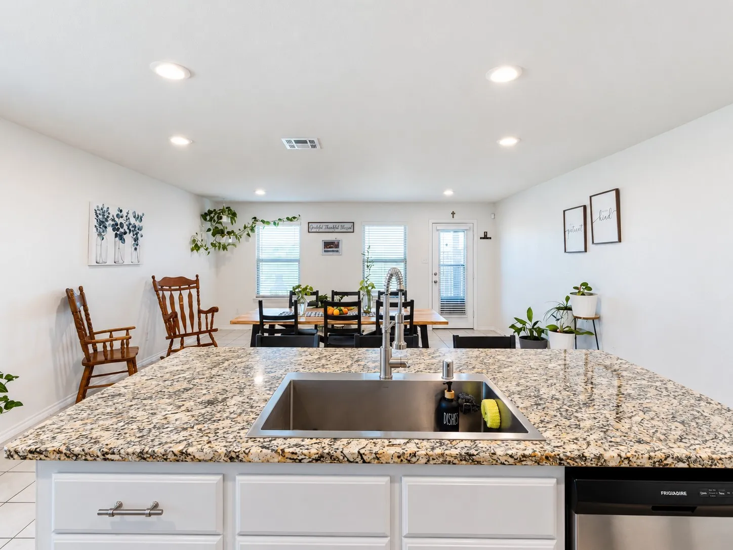 Single Family Residence For Sale in Ellis County , 513 Clearlake Drive, Waxahachie, Texas 75165, 4 Bedroom, 3 Bathroom, 2 Garage spaces, 2,611 Sqft, built in 2020, mls#21389809, Real Estate Agent in Waxahachie, Homes For Sale in Ellis county, Homes For Sale in Waxahachie, Realtor in Waxahachie Texas, Real Estate Brokerage Independent Realty Texas, Luminita Cordes Realtor