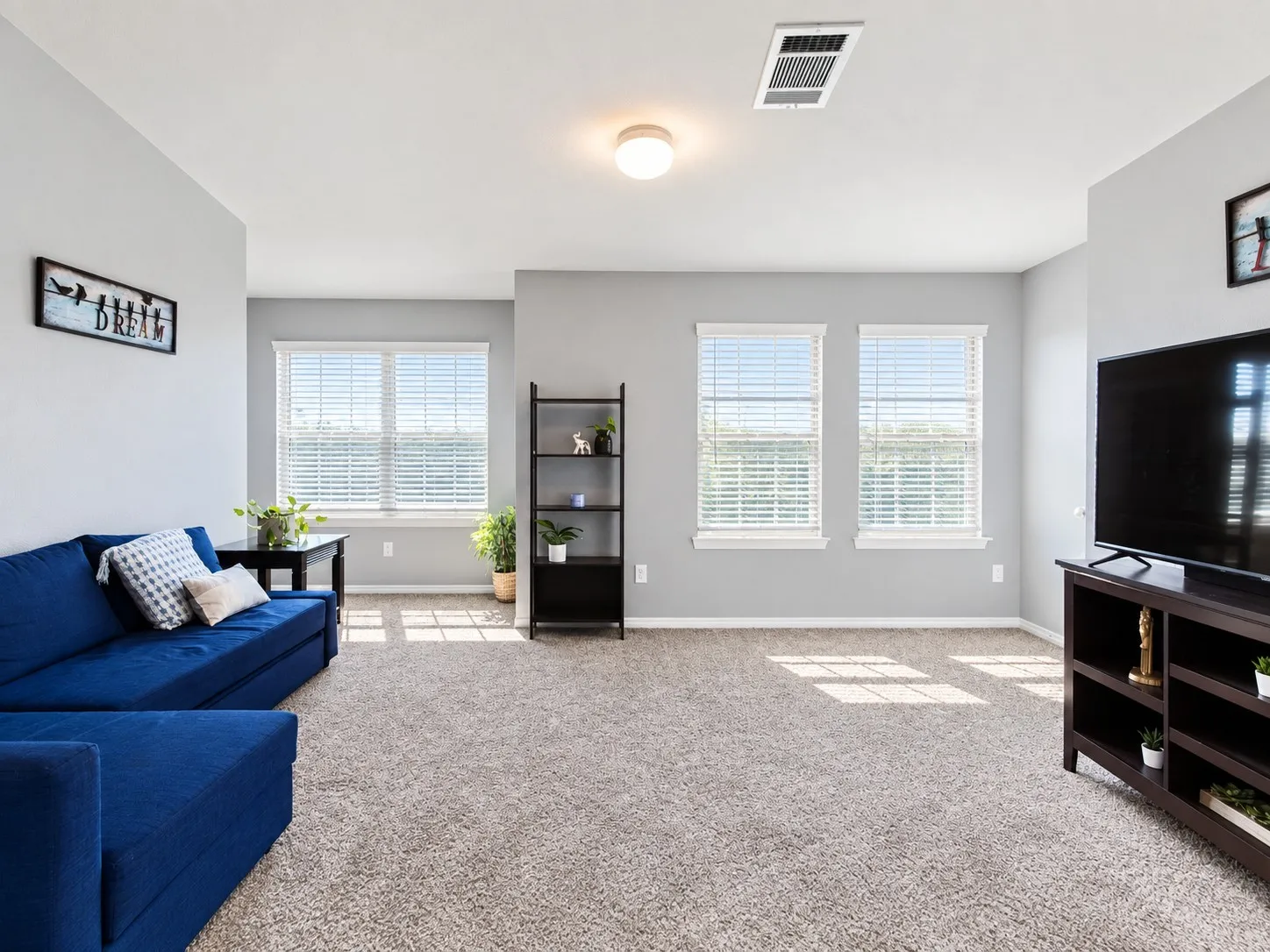 Single Family Residence For Sale in Ellis County , 513 Clearlake Drive, Waxahachie, Texas 75165, 4 Bedroom, 3 Bathroom, 2 Garage spaces, 2,611 Sqft, built in 2020, mls#21389809, Real Estate Agent in Waxahachie, Homes For Sale in Ellis county, Homes For Sale in Waxahachie, Realtor in Waxahachie Texas, Real Estate Brokerage Independent Realty Texas, Luminita Cordes Realtor