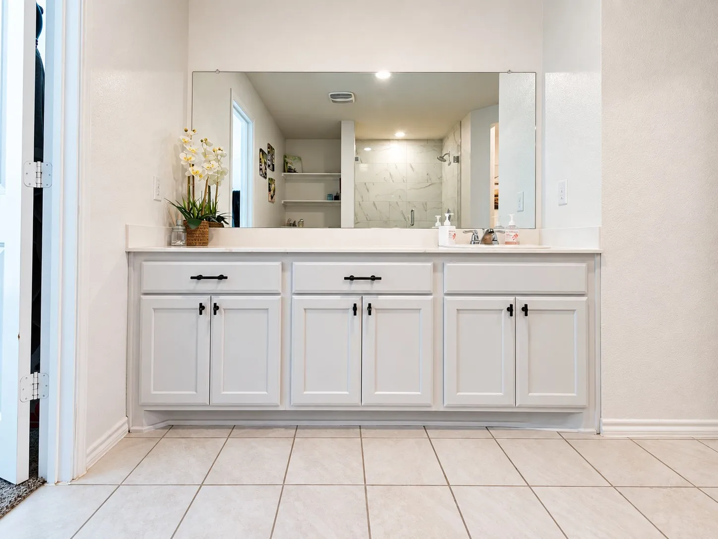 Single Family Residence For Sale in Ellis County , 513 Clearlake Drive, Waxahachie, Texas 75165, 4 Bedroom, 3 Bathroom, 2 Garage spaces, 2,611 Sqft, built in 2020, mls#21389809, Real Estate Agent in Waxahachie, Homes For Sale in Ellis county, Homes For Sale in Waxahachie, Realtor in Waxahachie Texas, Real Estate Brokerage Independent Realty Texas, Luminita Cordes Realtor