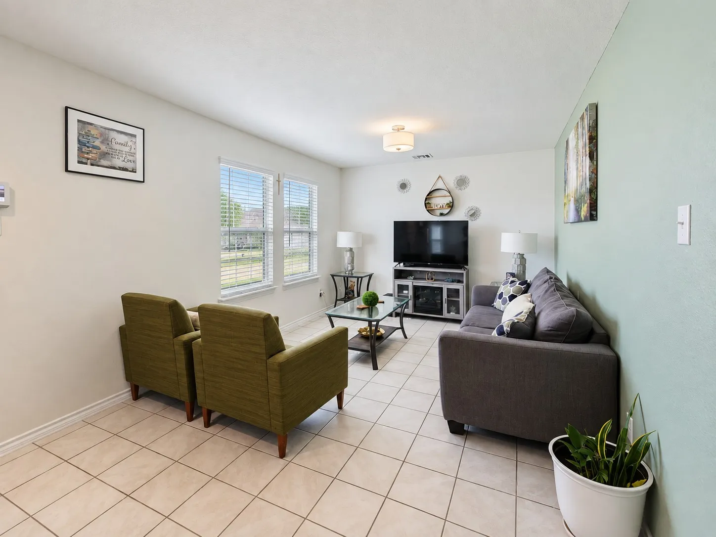 Single Family Residence For Sale in Ellis County , 513 Clearlake Drive, Waxahachie, Texas 75165, 4 Bedroom, 3 Bathroom, 2 Garage spaces, 2,611 Sqft, built in 2020, mls#21389809, Real Estate Agent in Waxahachie, Homes For Sale in Ellis county, Homes For Sale in Waxahachie, Realtor in Waxahachie Texas, Real Estate Brokerage Independent Realty Texas, Luminita Cordes Realtor