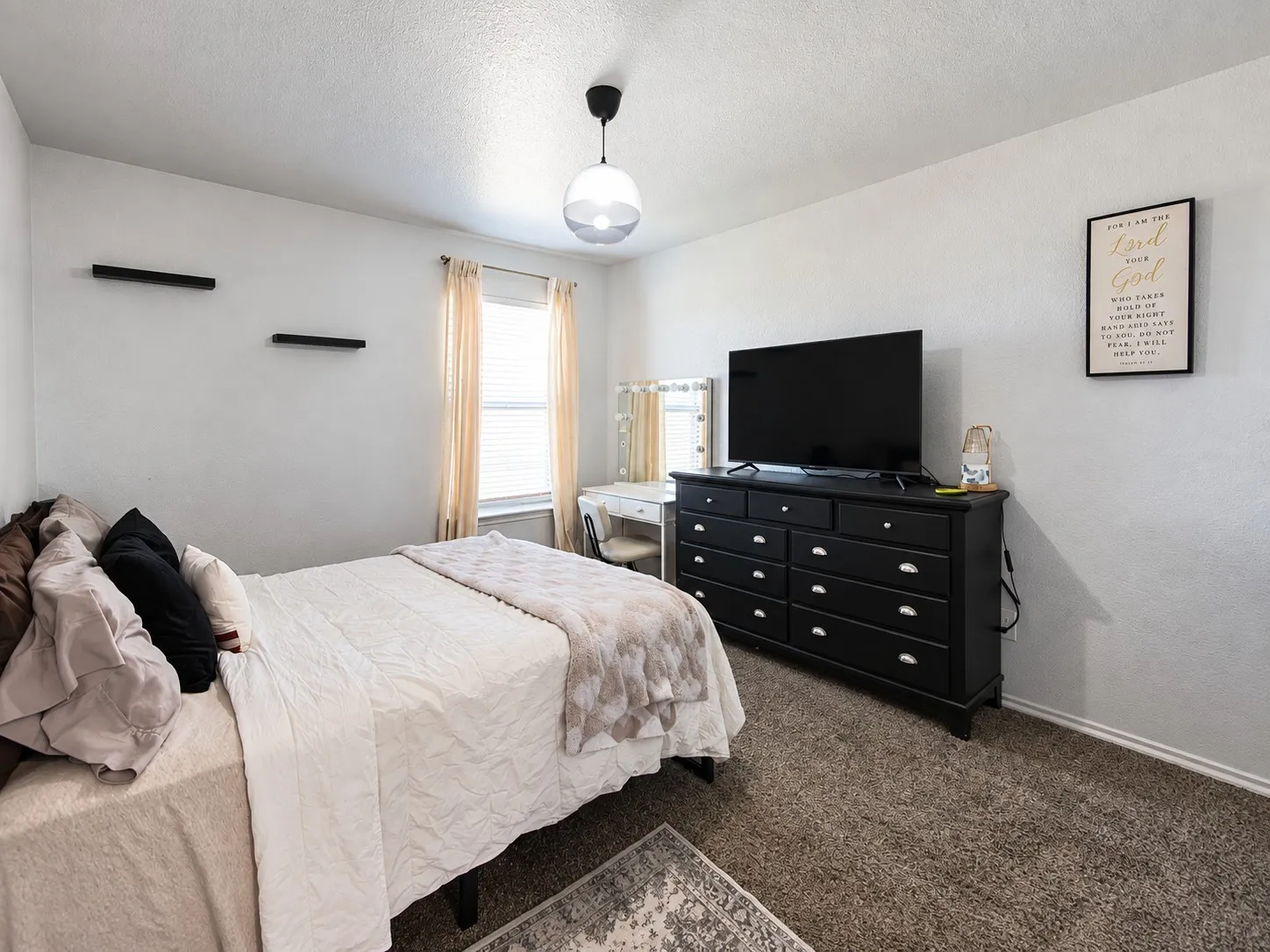 Single Family Residence For Sale in Ellis County , 513 Clearlake Drive, Waxahachie, Texas 75165, 4 Bedroom, 3 Bathroom, 2 Garage spaces, 2,611 Sqft, built in 2020, mls#21389809, Real Estate Agent in Waxahachie, Homes For Sale in Ellis county, Homes For Sale in Waxahachie, Realtor in Waxahachie Texas, Real Estate Brokerage Independent Realty Texas, Luminita Cordes Realtor