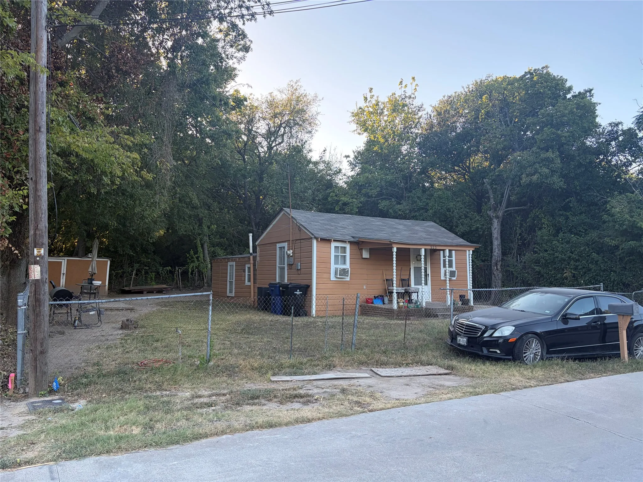 Single Family Residence For Sale in Ellis County , 523 N 3rd Street, Midlothian, Texas 76065, 2 Bedroom, 1 Bathroom, Garage spaces, 648 Sqft, built in 1950, mls#21392202, Real Estate Agent in Midlothian, Homes For Sale in Ellis county, Homes For Sale in Midlothian, Realtor in Midlothian Texas, Real Estate Brokerage Independent Realty Texas, Luminita Cordes Realtor