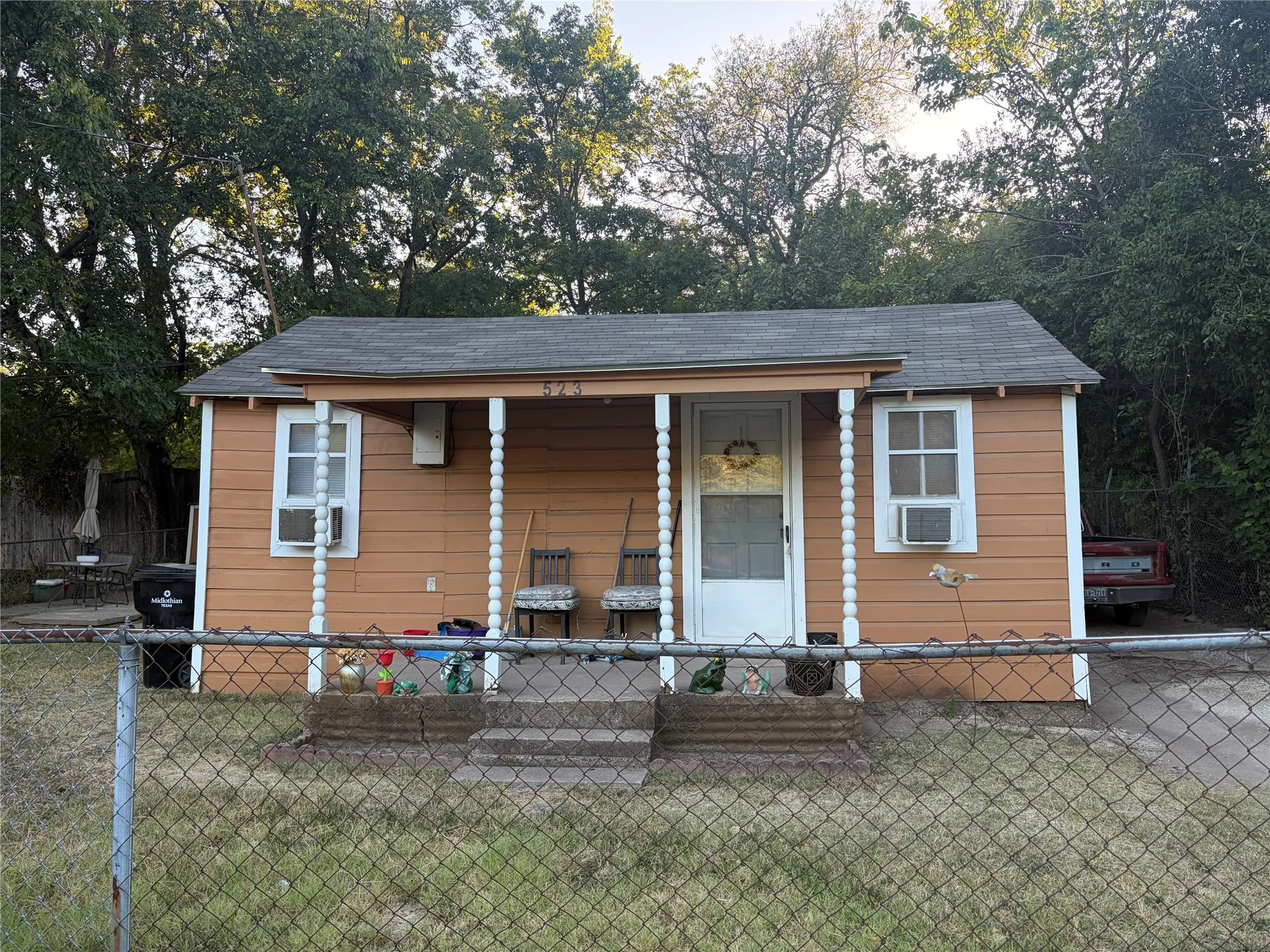 Single Family Residence For Sale in Ellis County , 523 N 3rd Street, Midlothian, Texas 76065, 2 Bedroom, 1 Bathroom, Garage spaces, 648 Sqft, built in 1950, mls#21392202, Real Estate Agent in Midlothian, Homes For Sale in Ellis county, Homes For Sale in Midlothian, Realtor in Midlothian Texas, Real Estate Brokerage Independent Realty Texas, Luminita Cordes Realtor