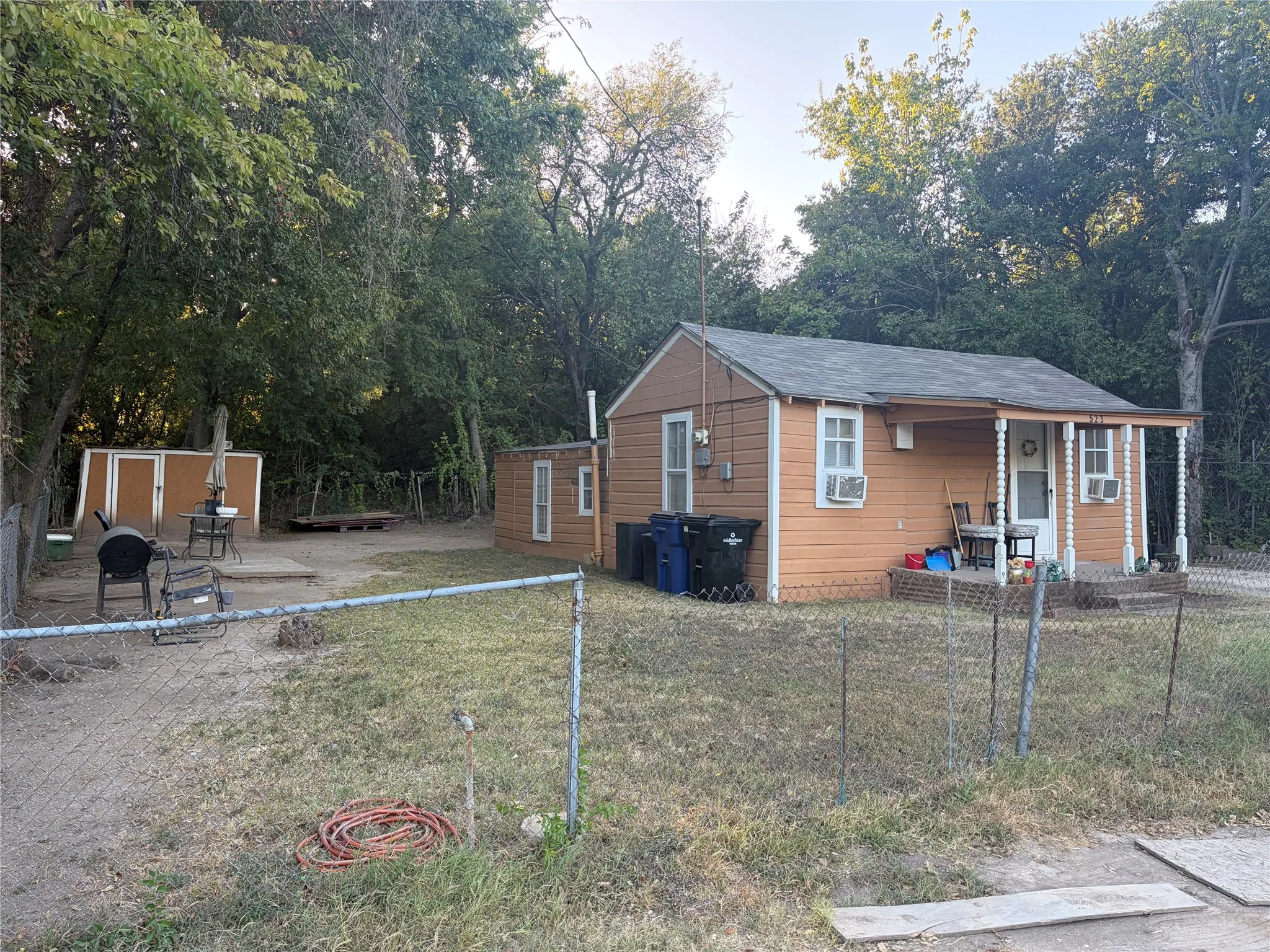 Single Family Residence For Sale in Ellis County , 523 N 3rd Street, Midlothian, Texas 76065, 2 Bedroom, 1 Bathroom, Garage spaces, 648 Sqft, built in 1950, mls#21392202, Real Estate Agent in Midlothian, Homes For Sale in Ellis county, Homes For Sale in Midlothian, Realtor in Midlothian Texas, Real Estate Brokerage Independent Realty Texas, Luminita Cordes Realtor