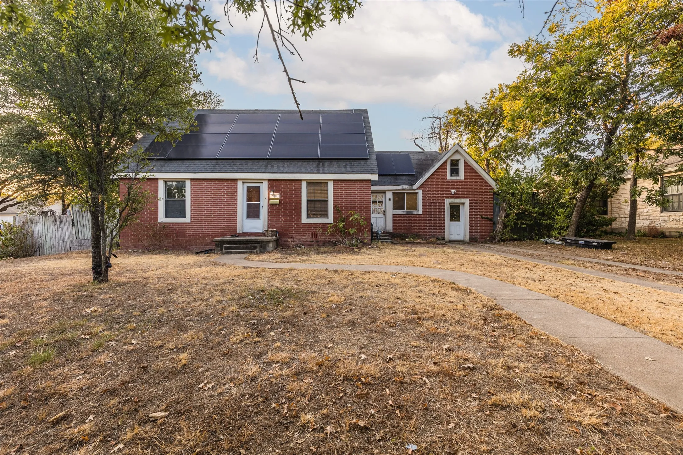 Single Family Residence For Sale in Mc Lennan County , 2800 Columbus Avenue, Waco, Texas 76710, 3 Bedroom, 2 Bathroom, Garage spaces, 1,746 Sqft, built in 1941, mls#21392199, Real Estate Agent in Waco, Homes For Sale in Mc Lennan county, Homes For Sale in Waco, Realtor in Waco Texas, Real Estate Brokerage Independent Realty Texas, Luminita Cordes Realtor