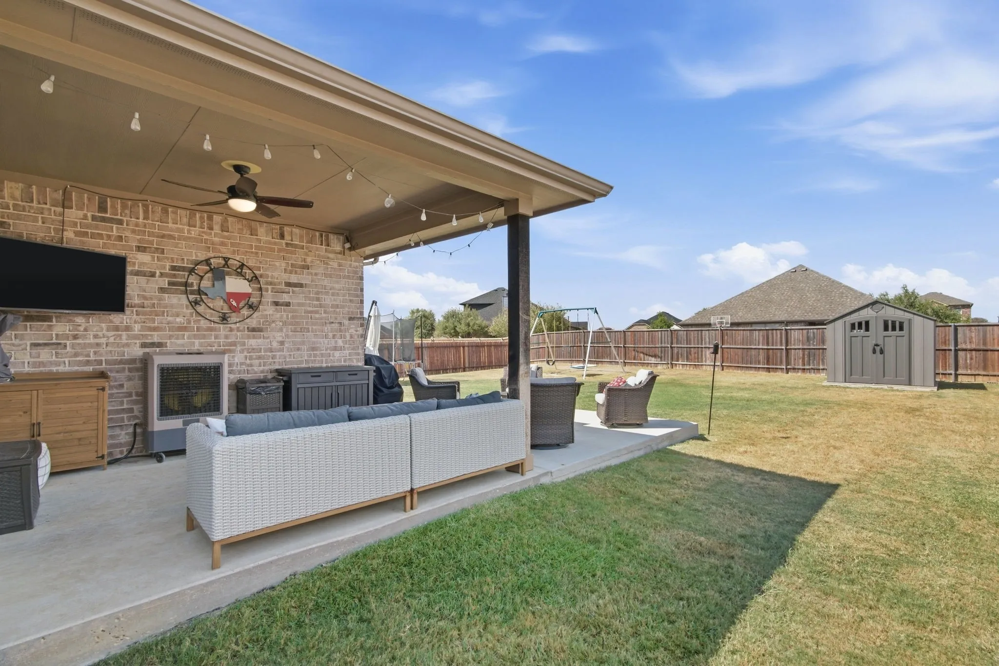 Single Family Residence For Sale in Denton County , 28 S Highland Drive, Sanger, Texas 76266, 4 Bedroom, 2 Bathroom, 2 Garage spaces, 1,669 Sqft, built in 2016, mls#21391733, Real Estate Agent in Sanger, Homes For Sale in Denton county, Homes For Sale in Sanger, Realtor in Sanger Texas, Real Estate Brokerage Independent Realty Texas, Luminita Cordes Realtor