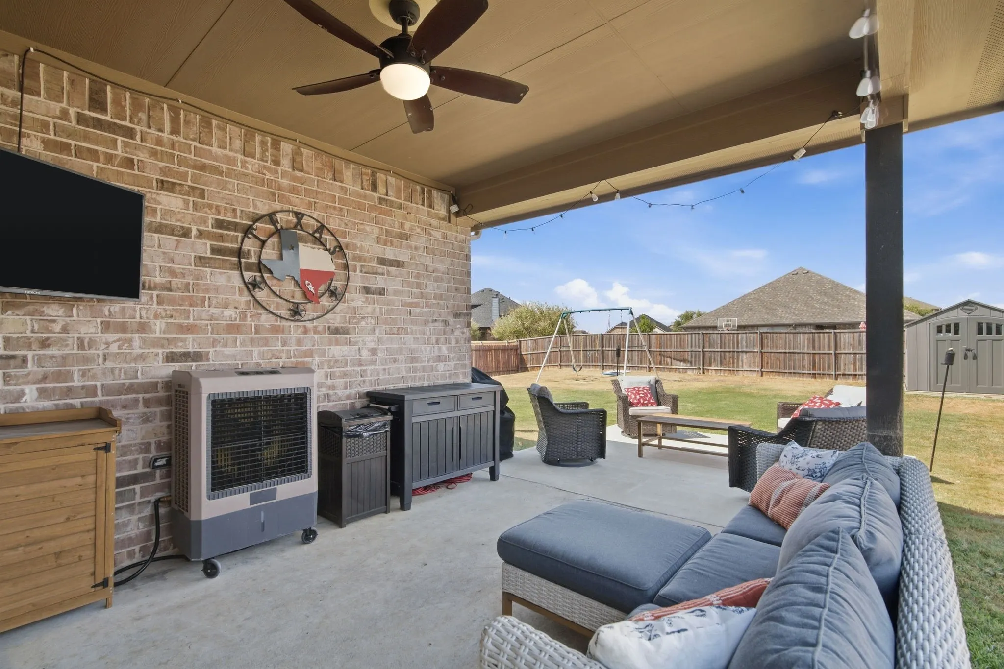 Single Family Residence For Sale in Denton County , 28 S Highland Drive, Sanger, Texas 76266, 4 Bedroom, 2 Bathroom, 2 Garage spaces, 1,669 Sqft, built in 2016, mls#21391733, Real Estate Agent in Sanger, Homes For Sale in Denton county, Homes For Sale in Sanger, Realtor in Sanger Texas, Real Estate Brokerage Independent Realty Texas, Luminita Cordes Realtor
