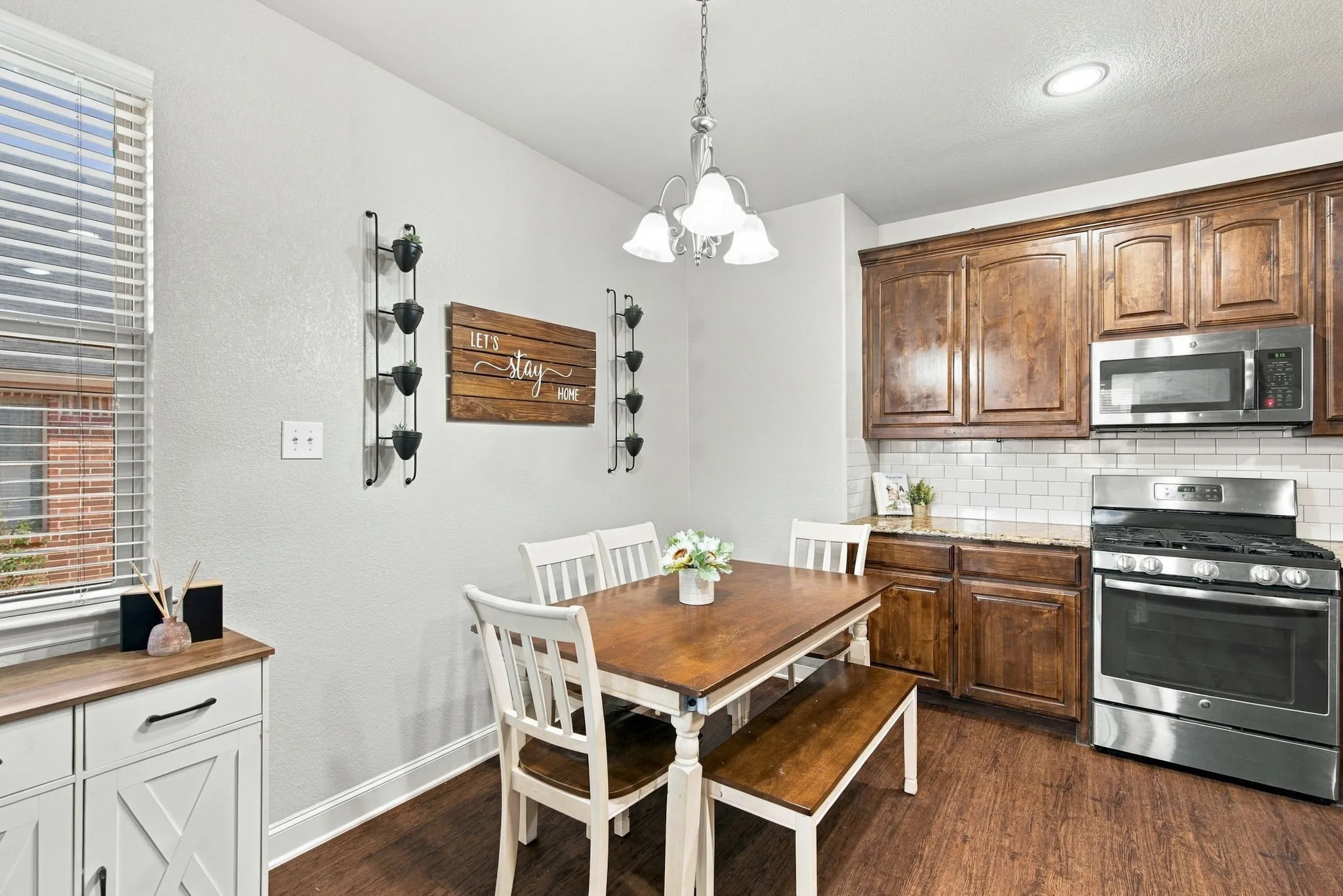 Single Family Residence For Sale in Denton County , 28 S Highland Drive, Sanger, Texas 76266, 4 Bedroom, 2 Bathroom, 2 Garage spaces, 1,669 Sqft, built in 2016, mls#21391733, Real Estate Agent in Sanger, Homes For Sale in Denton county, Homes For Sale in Sanger, Realtor in Sanger Texas, Real Estate Brokerage Independent Realty Texas, Luminita Cordes Realtor