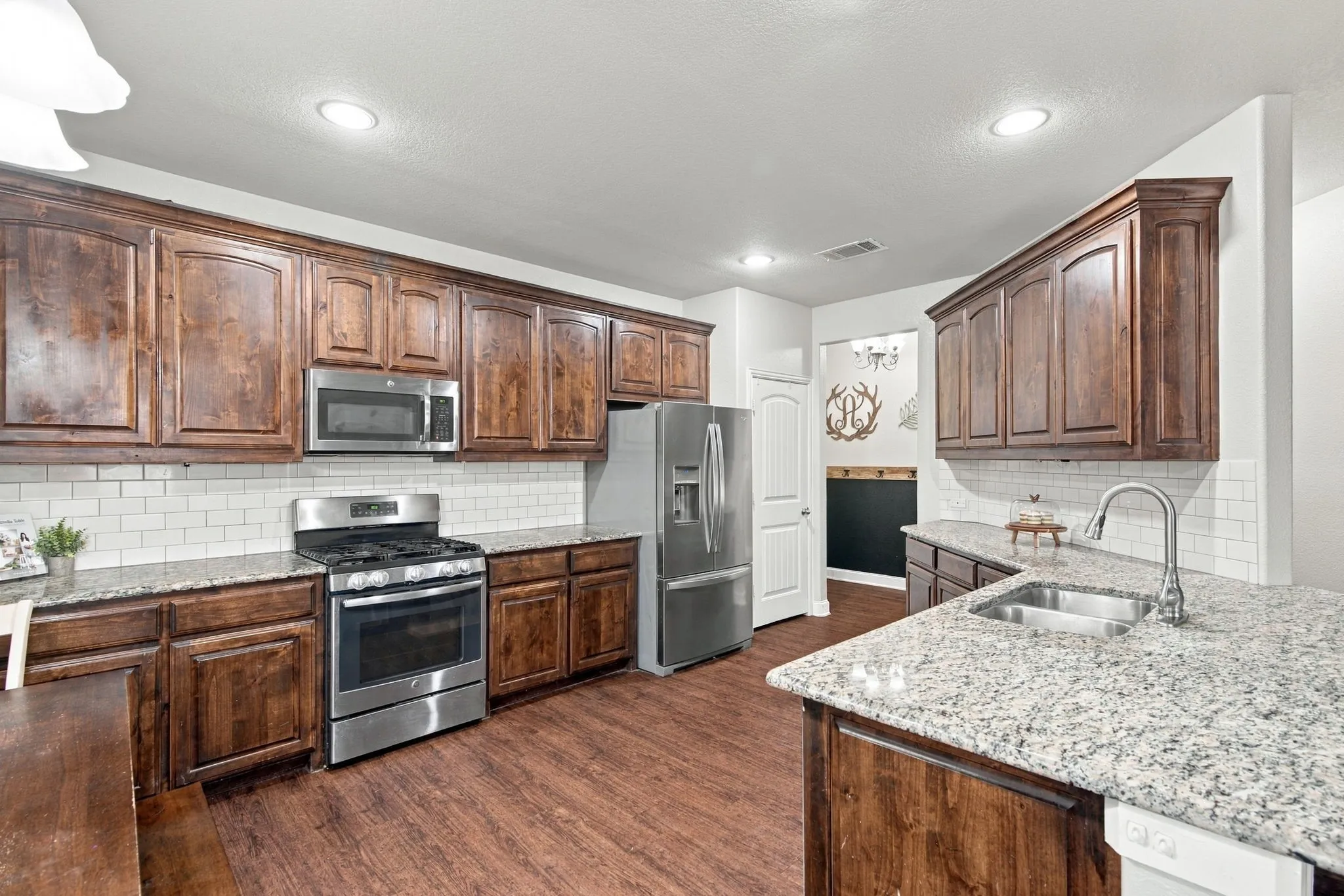 Single Family Residence For Sale in Denton County , 28 S Highland Drive, Sanger, Texas 76266, 4 Bedroom, 2 Bathroom, 2 Garage spaces, 1,669 Sqft, built in 2016, mls#21391733, Real Estate Agent in Sanger, Homes For Sale in Denton county, Homes For Sale in Sanger, Realtor in Sanger Texas, Real Estate Brokerage Independent Realty Texas, Luminita Cordes Realtor