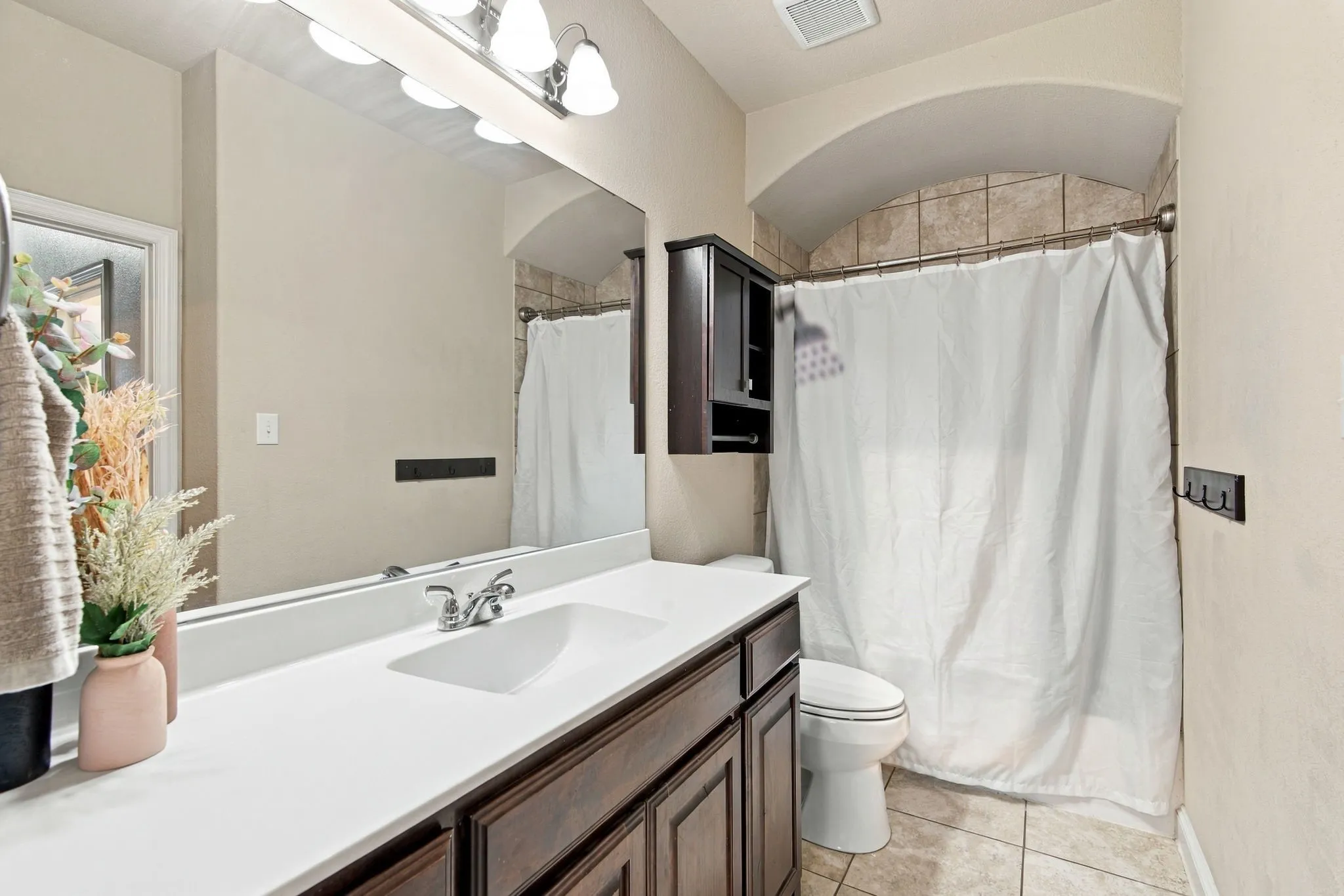 Single Family Residence For Sale in Denton County , 28 S Highland Drive, Sanger, Texas 76266, 4 Bedroom, 2 Bathroom, 2 Garage spaces, 1,669 Sqft, built in 2016, mls#21391733, Real Estate Agent in Sanger, Homes For Sale in Denton county, Homes For Sale in Sanger, Realtor in Sanger Texas, Real Estate Brokerage Independent Realty Texas, Luminita Cordes Realtor