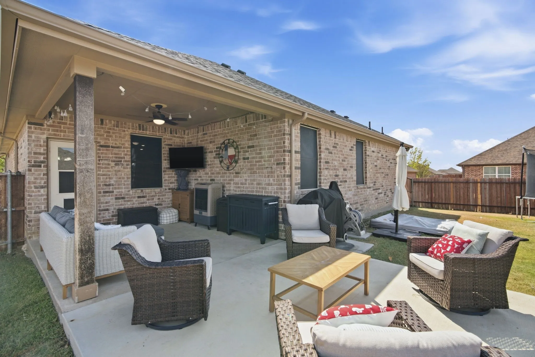 Single Family Residence For Sale in Denton County , 28 S Highland Drive, Sanger, Texas 76266, 4 Bedroom, 2 Bathroom, 2 Garage spaces, 1,669 Sqft, built in 2016, mls#21391733, Real Estate Agent in Sanger, Homes For Sale in Denton county, Homes For Sale in Sanger, Realtor in Sanger Texas, Real Estate Brokerage Independent Realty Texas, Luminita Cordes Realtor