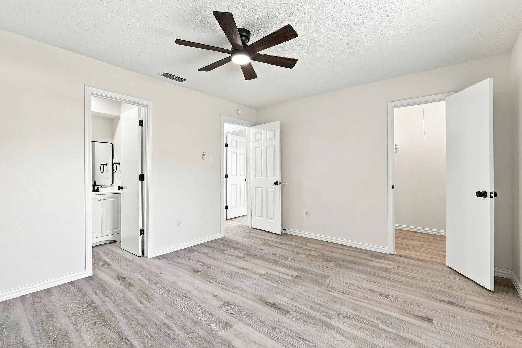 Quadruplex For Rent in Tarrant County , 8137 Foxfire Lane A, White Settlement, Texas 76108, 3 Bedroom, 2 Bathroom, Garage spaces, 1,030 Sqft, built in 1984, mls#21392205, Real Estate Agent in White Settlement, Homes For Rent in Tarrant county, Homes For Rent in White Settlement, Realtor in White Settlement Texas, Real Estate Brokerage Independent Realty Texas, Luminita Cordes Realtor