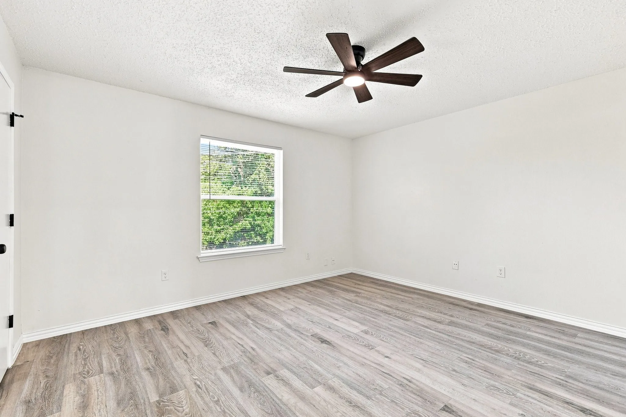 Quadruplex For Rent in Tarrant County , 8137 Foxfire Lane A, White Settlement, Texas 76108, 3 Bedroom, 2 Bathroom, Garage spaces, 1,030 Sqft, built in 1984, mls#21392205, Real Estate Agent in White Settlement, Homes For Rent in Tarrant county, Homes For Rent in White Settlement, Realtor in White Settlement Texas, Real Estate Brokerage Independent Realty Texas, Luminita Cordes Realtor
