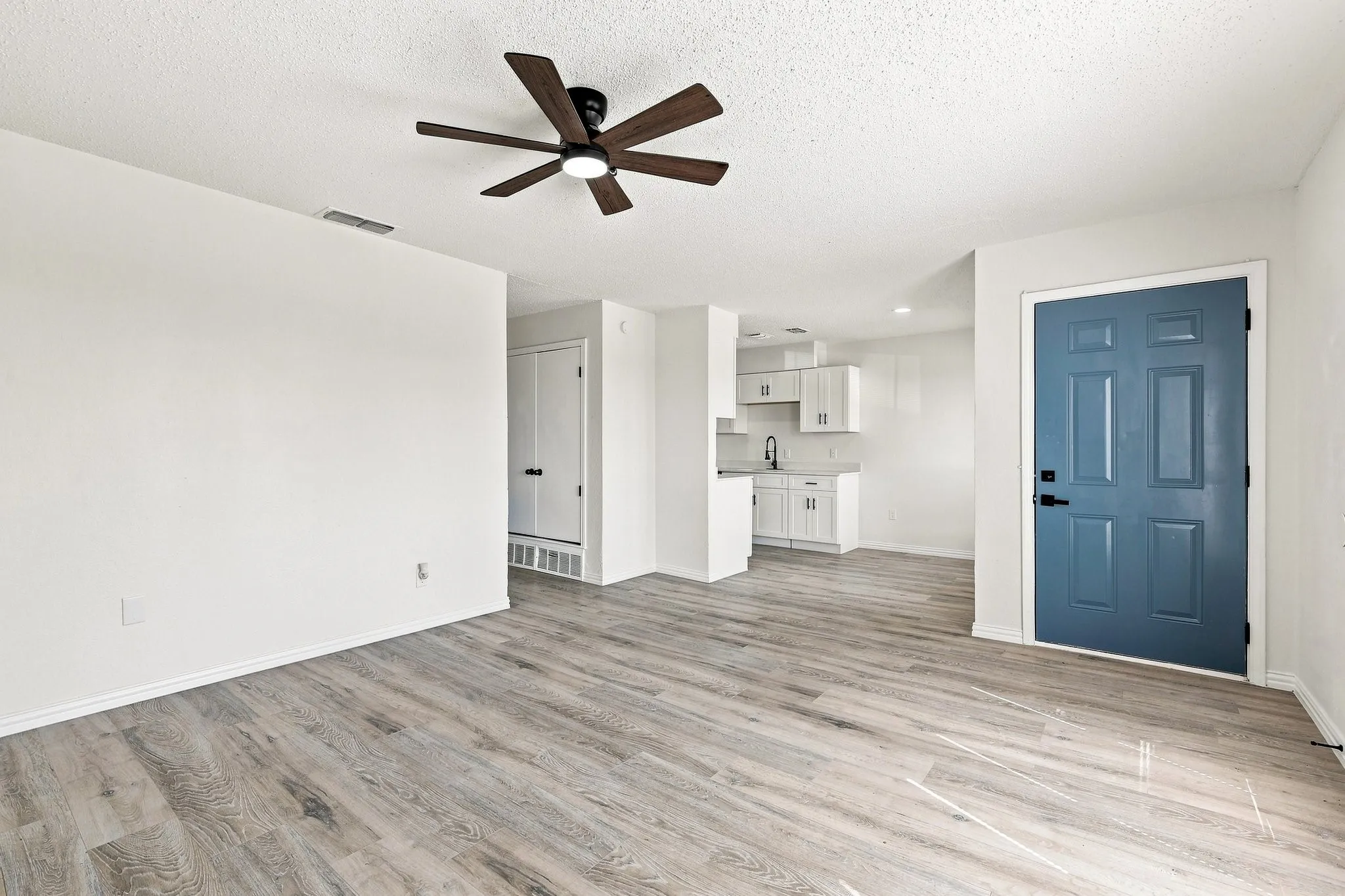 Quadruplex For Rent in Tarrant County , 8137 Foxfire Lane A, White Settlement, Texas 76108, 3 Bedroom, 2 Bathroom, Garage spaces, 1,030 Sqft, built in 1984, mls#21392205, Real Estate Agent in White Settlement, Homes For Rent in Tarrant county, Homes For Rent in White Settlement, Realtor in White Settlement Texas, Real Estate Brokerage Independent Realty Texas, Luminita Cordes Realtor