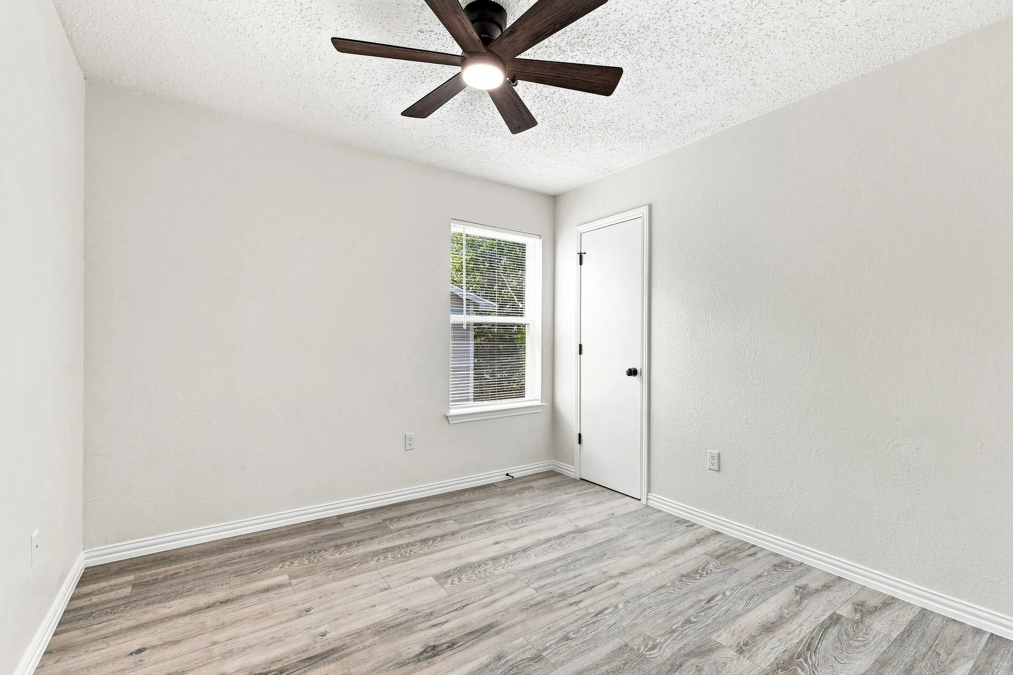 Quadruplex For Rent in Tarrant County , 8137 Foxfire Lane A, White Settlement, Texas 76108, 3 Bedroom, 2 Bathroom, Garage spaces, 1,030 Sqft, built in 1984, mls#21392205, Real Estate Agent in White Settlement, Homes For Rent in Tarrant county, Homes For Rent in White Settlement, Realtor in White Settlement Texas, Real Estate Brokerage Independent Realty Texas, Luminita Cordes Realtor