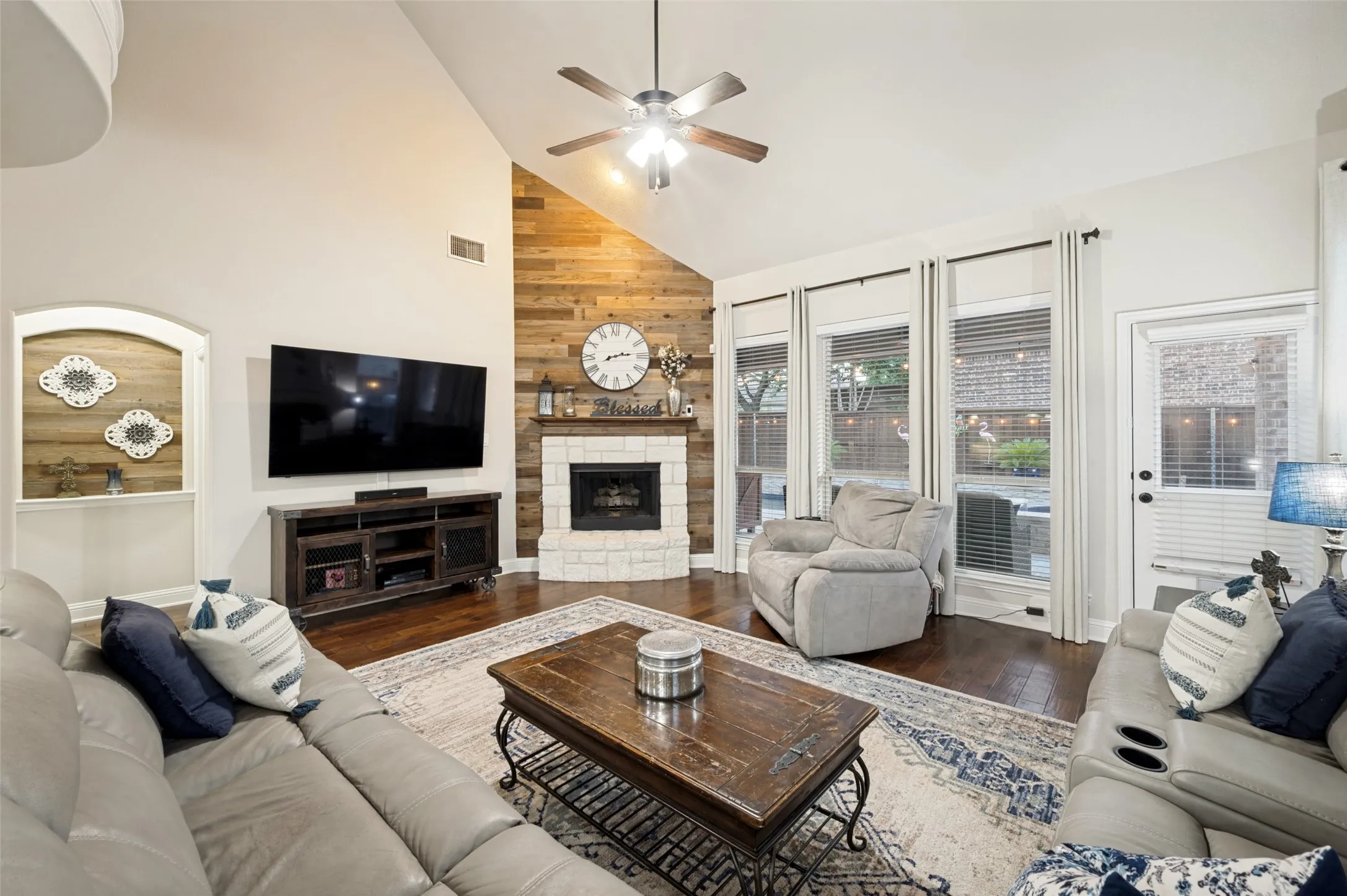 Single Family Residence For Sale in Denton County , 3108 Stonefield, The Colony, Texas 75056, 4 Bedroom, 4 Bathroom, 2 Garage spaces, 3,564 Sqft, built in 2011, mls#21390917, Real Estate Agent in The Colony, Homes For Sale in Denton county, Homes For Sale in The Colony, Realtor in The Colony Texas, Real Estate Brokerage Independent Realty Texas, Luminita Cordes Realtor