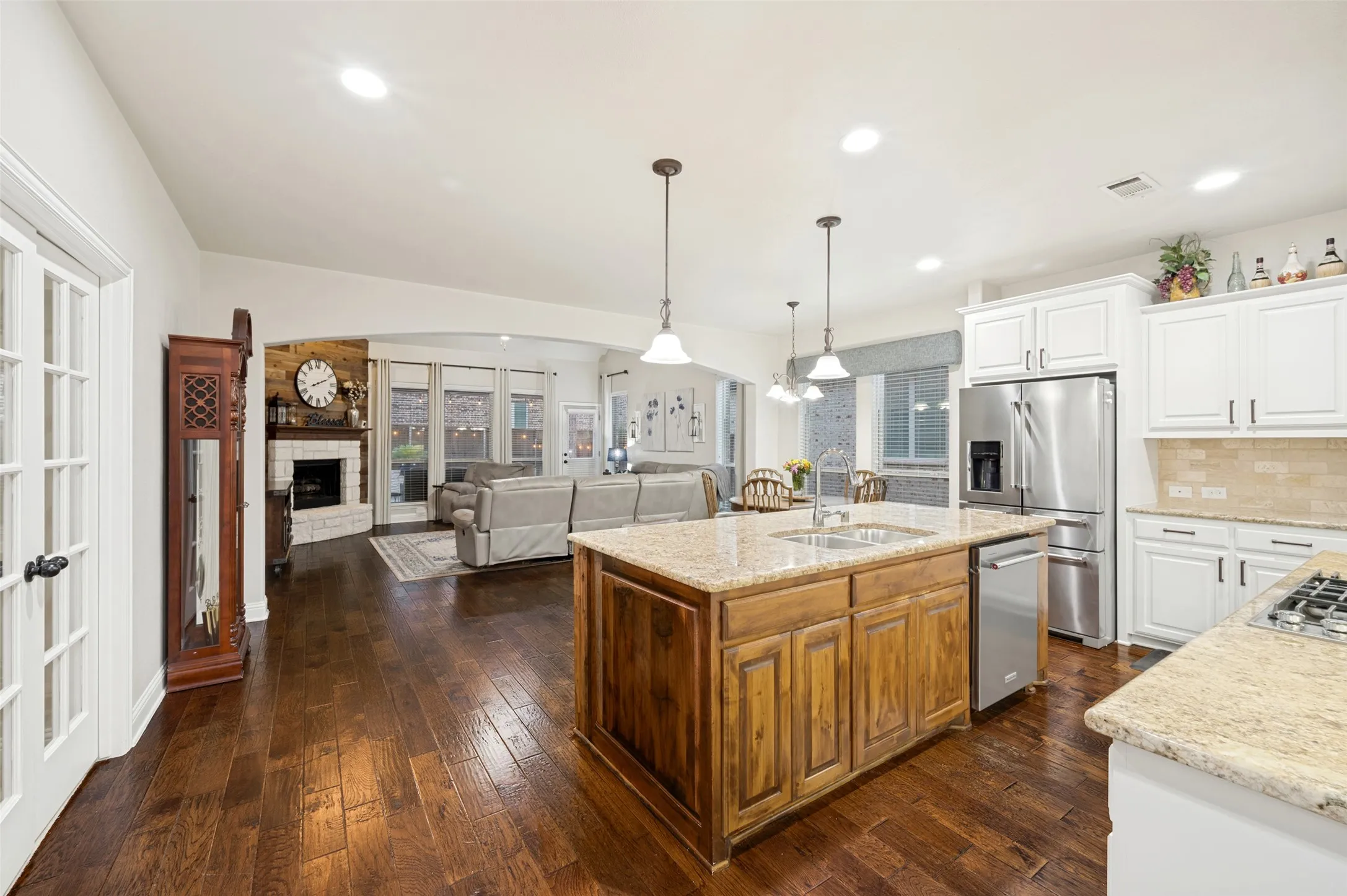 Single Family Residence For Sale in Denton County , 3108 Stonefield, The Colony, Texas 75056, 4 Bedroom, 4 Bathroom, 2 Garage spaces, 3,564 Sqft, built in 2011, mls#21390917, Real Estate Agent in The Colony, Homes For Sale in Denton county, Homes For Sale in The Colony, Realtor in The Colony Texas, Real Estate Brokerage Independent Realty Texas, Luminita Cordes Realtor