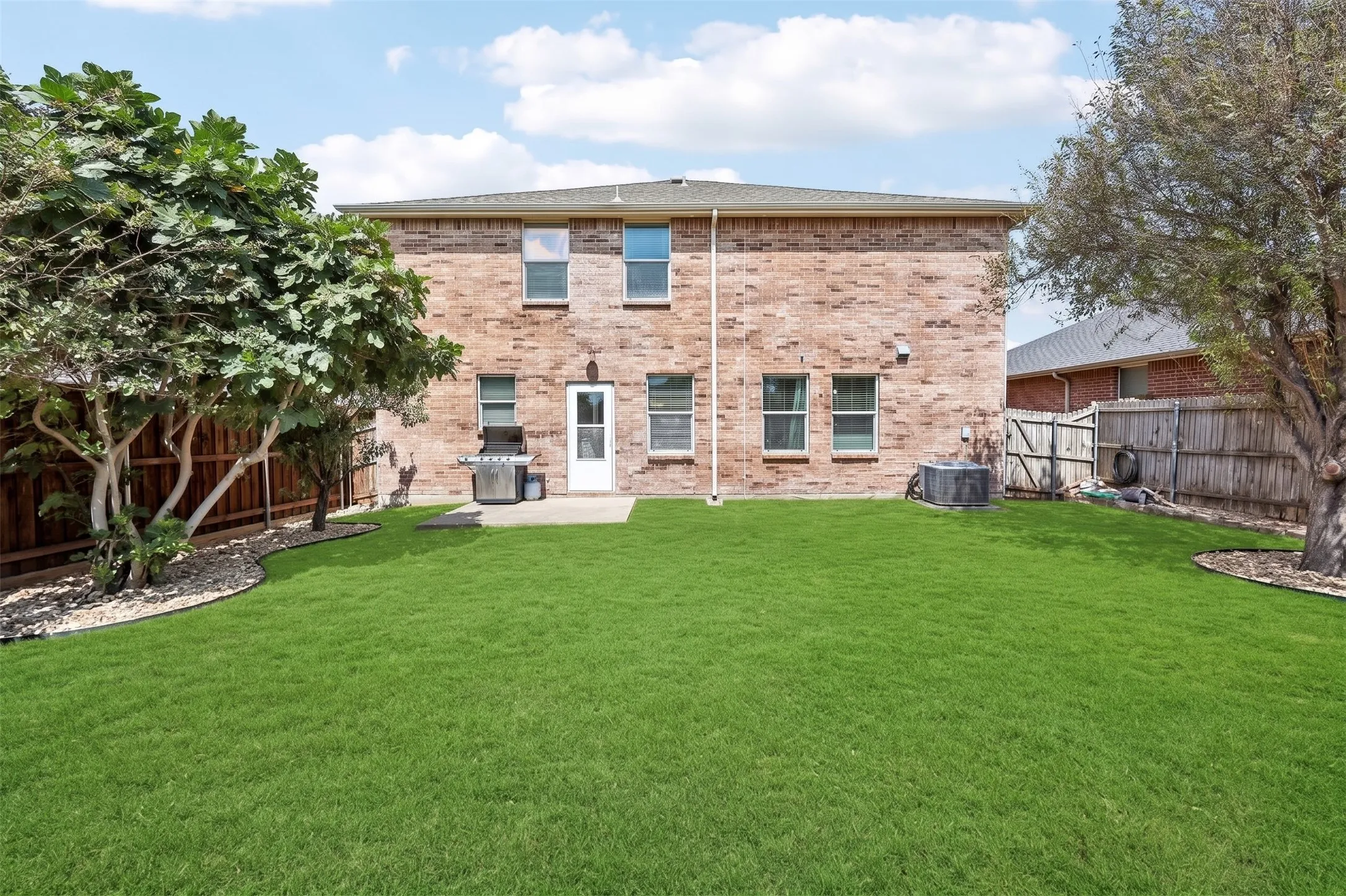Single Family Residence For Rent in Collin County , 10719 Rankin Drive, Frisco, Texas 75035, 3 Bedroom, 3 Bathroom, 2 Garage spaces, 2,354 Sqft, built in 2006, mls#21389813, Real Estate Agent in Frisco, Homes For Rent in Collin county, Homes For Rent in Frisco, Realtor in Frisco Texas, Real Estate Brokerage Independent Realty Texas, Luminita Cordes Realtor