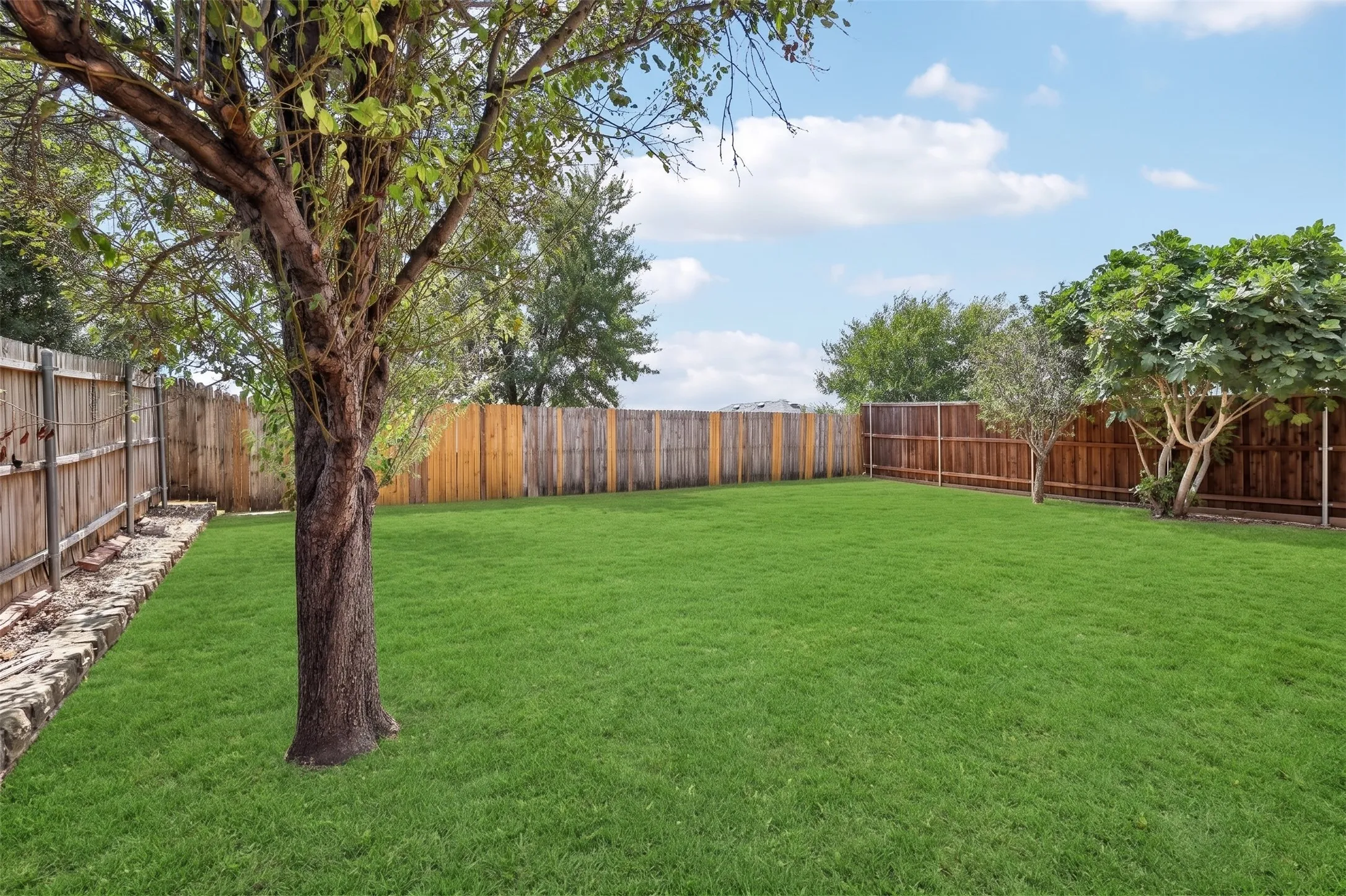 Single Family Residence For Rent in Collin County , 10719 Rankin Drive, Frisco, Texas 75035, 3 Bedroom, 3 Bathroom, 2 Garage spaces, 2,354 Sqft, built in 2006, mls#21389813, Real Estate Agent in Frisco, Homes For Rent in Collin county, Homes For Rent in Frisco, Realtor in Frisco Texas, Real Estate Brokerage Independent Realty Texas, Luminita Cordes Realtor