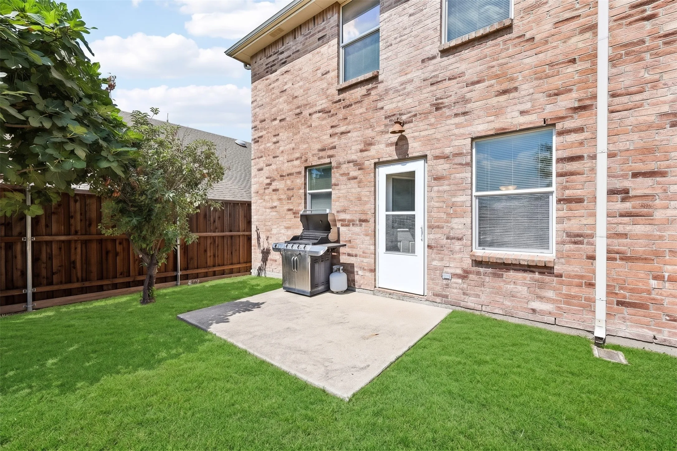 Single Family Residence For Rent in Collin County , 10719 Rankin Drive, Frisco, Texas 75035, 3 Bedroom, 3 Bathroom, 2 Garage spaces, 2,354 Sqft, built in 2006, mls#21389813, Real Estate Agent in Frisco, Homes For Rent in Collin county, Homes For Rent in Frisco, Realtor in Frisco Texas, Real Estate Brokerage Independent Realty Texas, Luminita Cordes Realtor