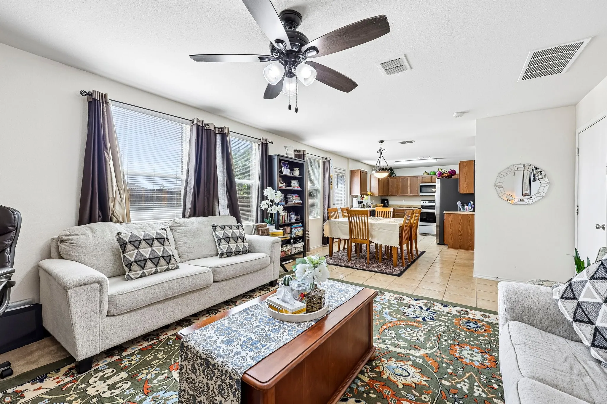 Single Family Residence For Rent in Collin County , 10719 Rankin Drive, Frisco, Texas 75035, 3 Bedroom, 3 Bathroom, 2 Garage spaces, 2,354 Sqft, built in 2006, mls#21389813, Real Estate Agent in Frisco, Homes For Rent in Collin county, Homes For Rent in Frisco, Realtor in Frisco Texas, Real Estate Brokerage Independent Realty Texas, Luminita Cordes Realtor