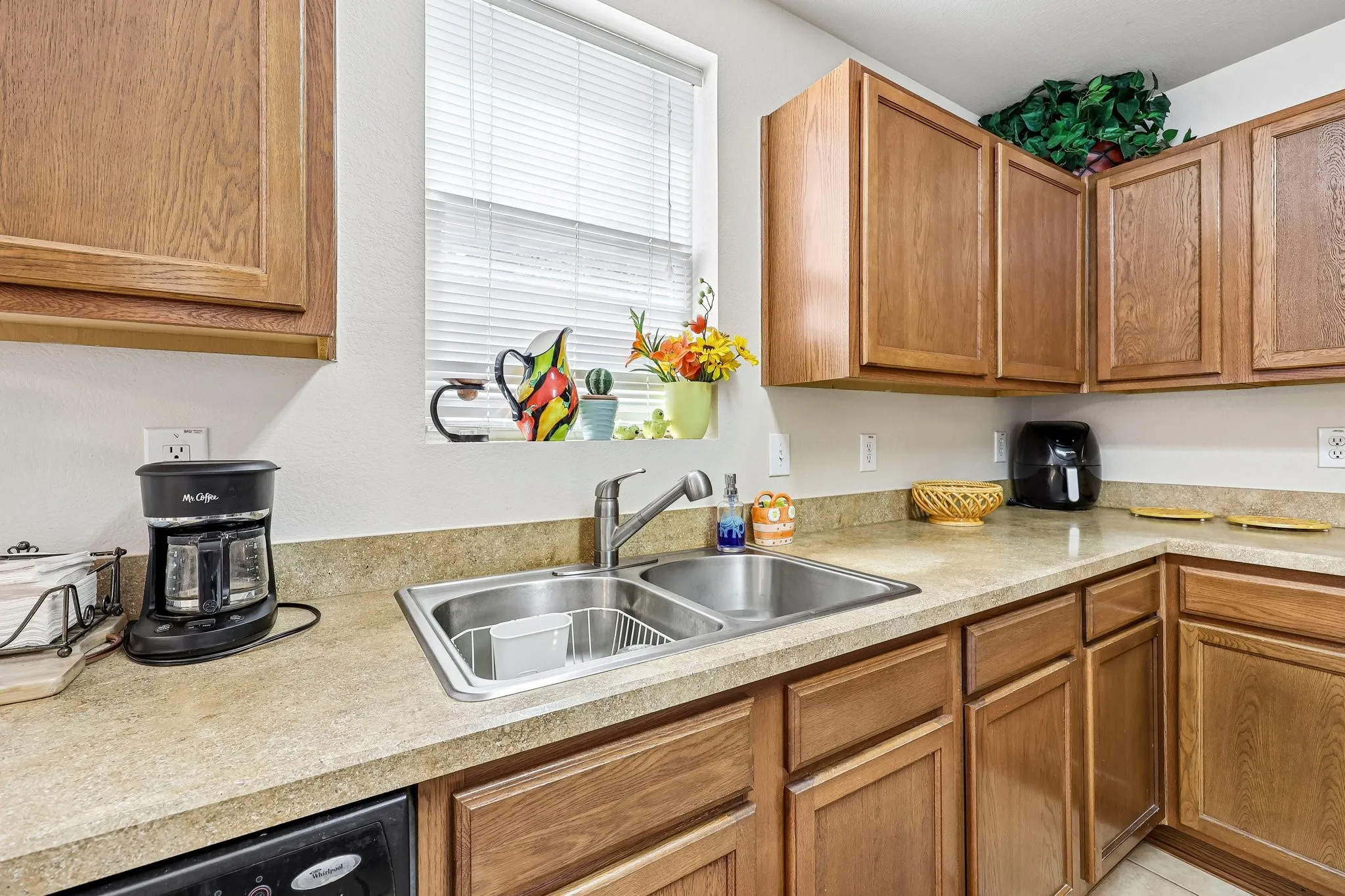 Single Family Residence For Rent in Collin County , 10719 Rankin Drive, Frisco, Texas 75035, 3 Bedroom, 3 Bathroom, 2 Garage spaces, 2,354 Sqft, built in 2006, mls#21389813, Real Estate Agent in Frisco, Homes For Rent in Collin county, Homes For Rent in Frisco, Realtor in Frisco Texas, Real Estate Brokerage Independent Realty Texas, Luminita Cordes Realtor