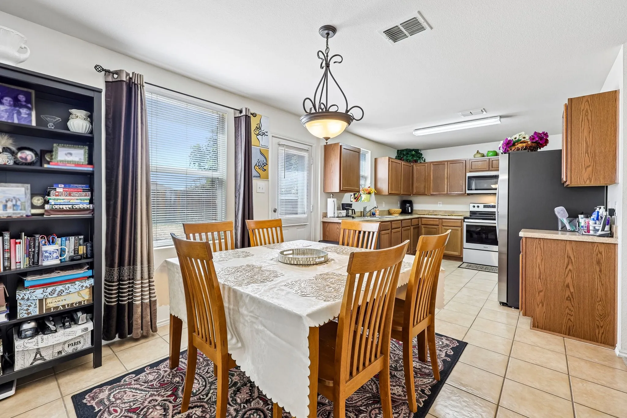 Single Family Residence For Rent in Collin County , 10719 Rankin Drive, Frisco, Texas 75035, 3 Bedroom, 3 Bathroom, 2 Garage spaces, 2,354 Sqft, built in 2006, mls#21389813, Real Estate Agent in Frisco, Homes For Rent in Collin county, Homes For Rent in Frisco, Realtor in Frisco Texas, Real Estate Brokerage Independent Realty Texas, Luminita Cordes Realtor