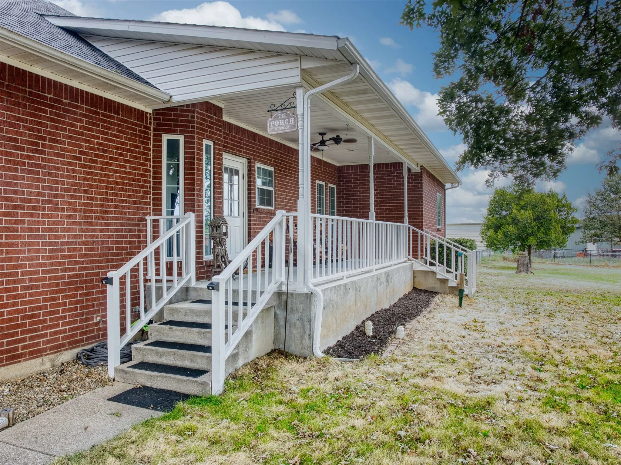 Single Family Residence For Sale in Wood County , 721 County Road 2210, Mineola, Texas 75773, 3 Bedroom, 2 Bathroom, 2 Garage spaces, 2,229 Sqft, built in 2002, mls#21392224, Real Estate Agent in Mineola, Homes For Sale in Wood county, Homes For Sale in Mineola, Realtor in Mineola Texas, Real Estate Brokerage Independent Realty Texas, Luminita Cordes Realtor