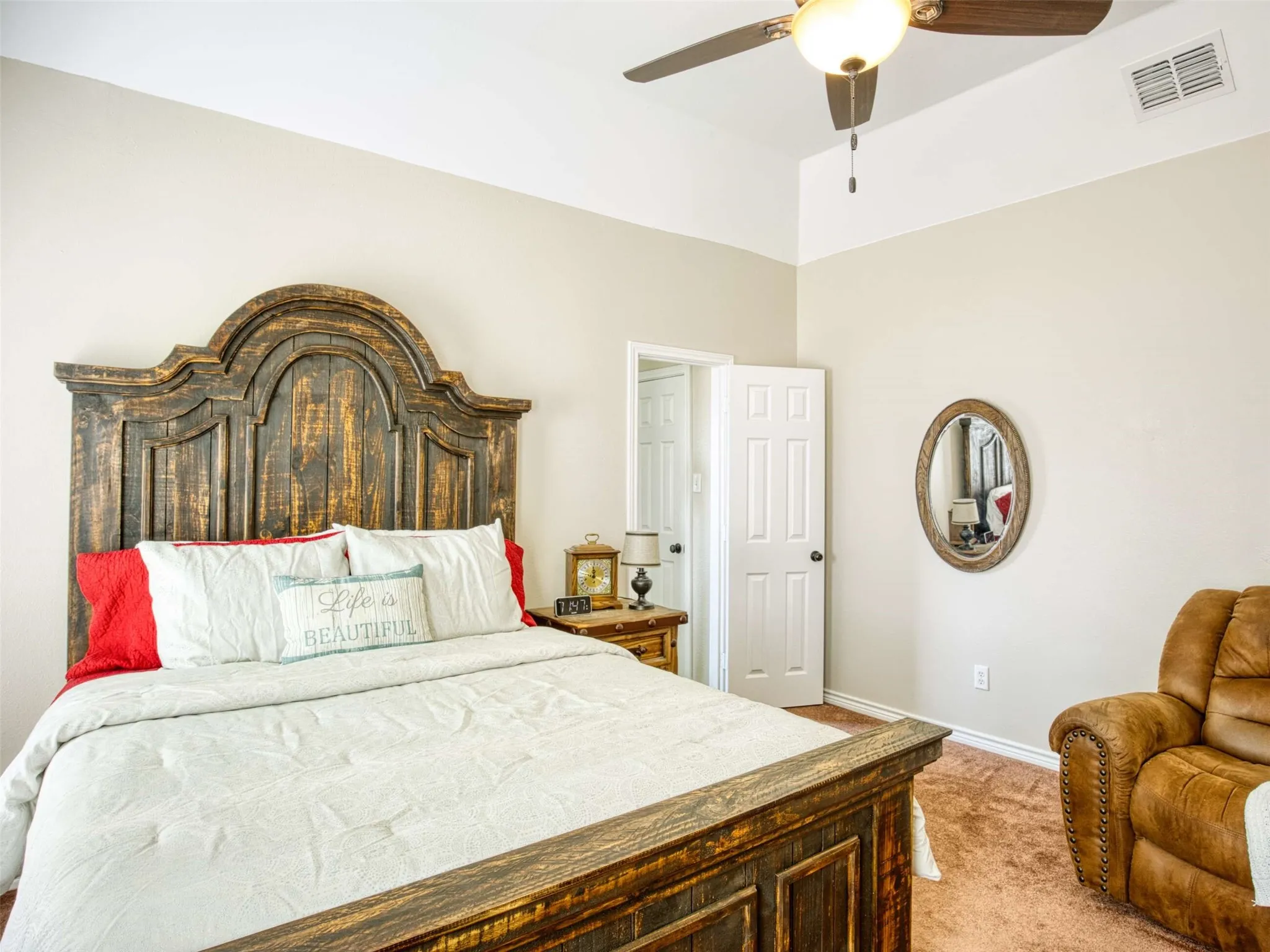 Single Family Residence For Sale in Wood County , 721 County Road 2210, Mineola, Texas 75773, 3 Bedroom, 2 Bathroom, 2 Garage spaces, 2,229 Sqft, built in 2002, mls#21392224, Real Estate Agent in Mineola, Homes For Sale in Wood county, Homes For Sale in Mineola, Realtor in Mineola Texas, Real Estate Brokerage Independent Realty Texas, Luminita Cordes Realtor