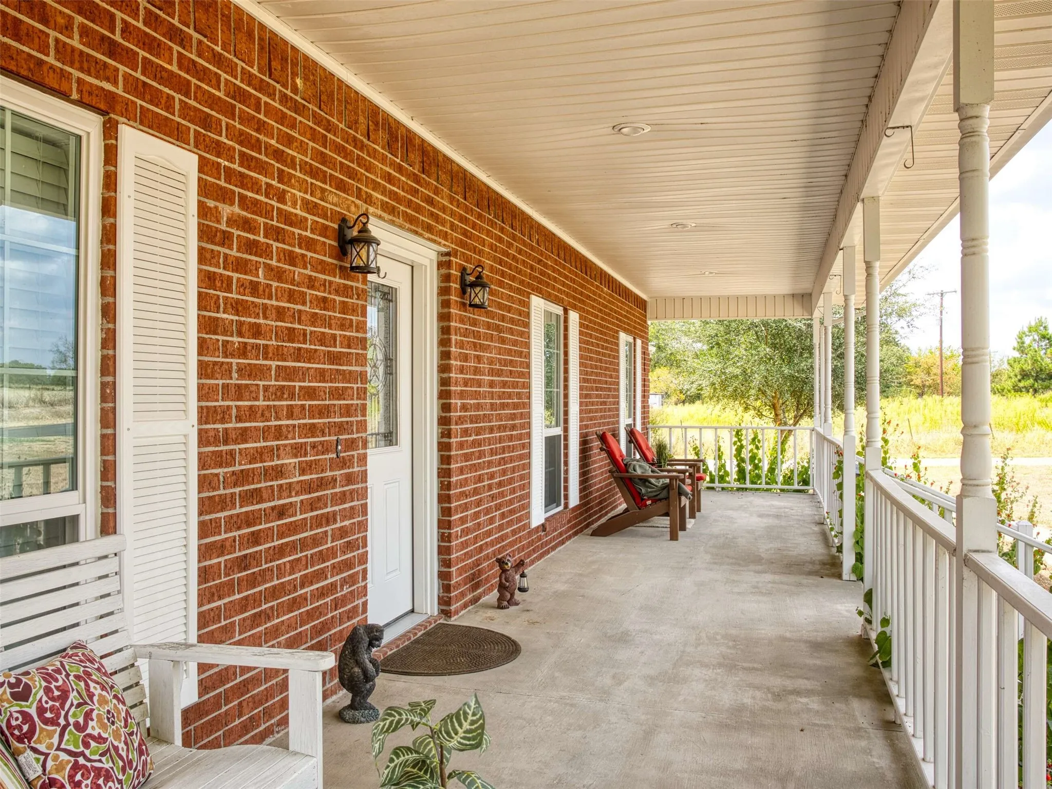 Single Family Residence For Sale in Wood County , 721 County Road 2210, Mineola, Texas 75773, 3 Bedroom, 2 Bathroom, 2 Garage spaces, 2,229 Sqft, built in 2002, mls#21392224, Real Estate Agent in Mineola, Homes For Sale in Wood county, Homes For Sale in Mineola, Realtor in Mineola Texas, Real Estate Brokerage Independent Realty Texas, Luminita Cordes Realtor
