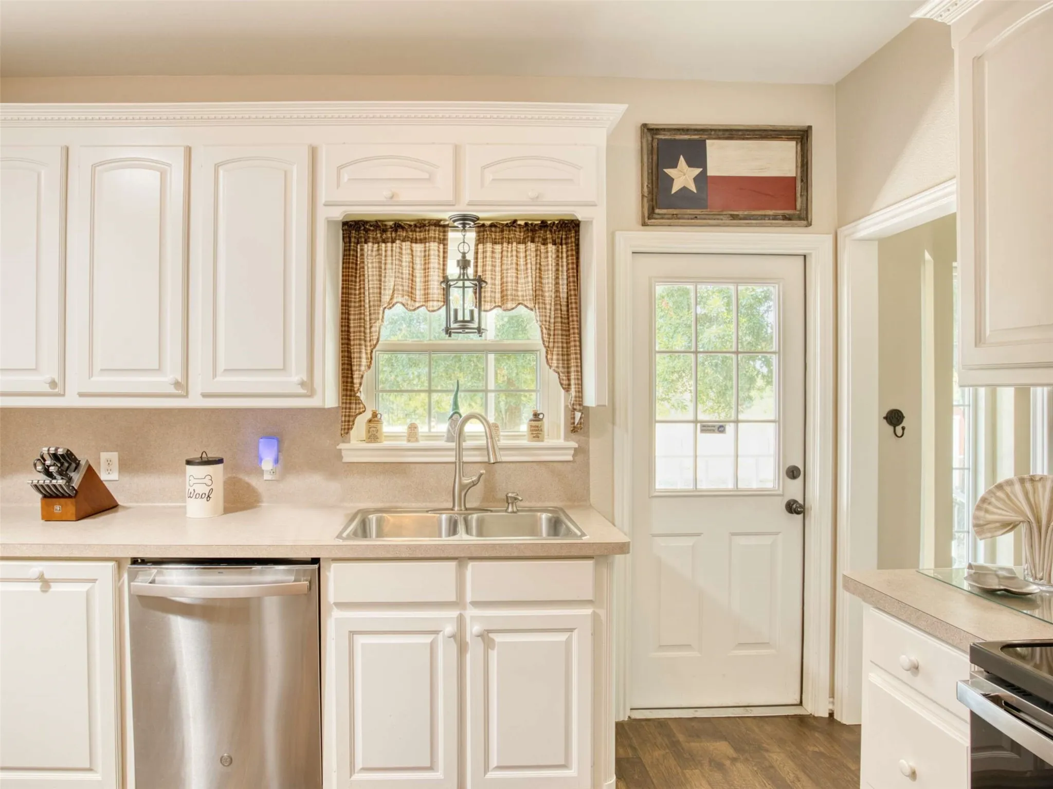Single Family Residence For Sale in Wood County , 721 County Road 2210, Mineola, Texas 75773, 3 Bedroom, 2 Bathroom, 2 Garage spaces, 2,229 Sqft, built in 2002, mls#21392224, Real Estate Agent in Mineola, Homes For Sale in Wood county, Homes For Sale in Mineola, Realtor in Mineola Texas, Real Estate Brokerage Independent Realty Texas, Luminita Cordes Realtor