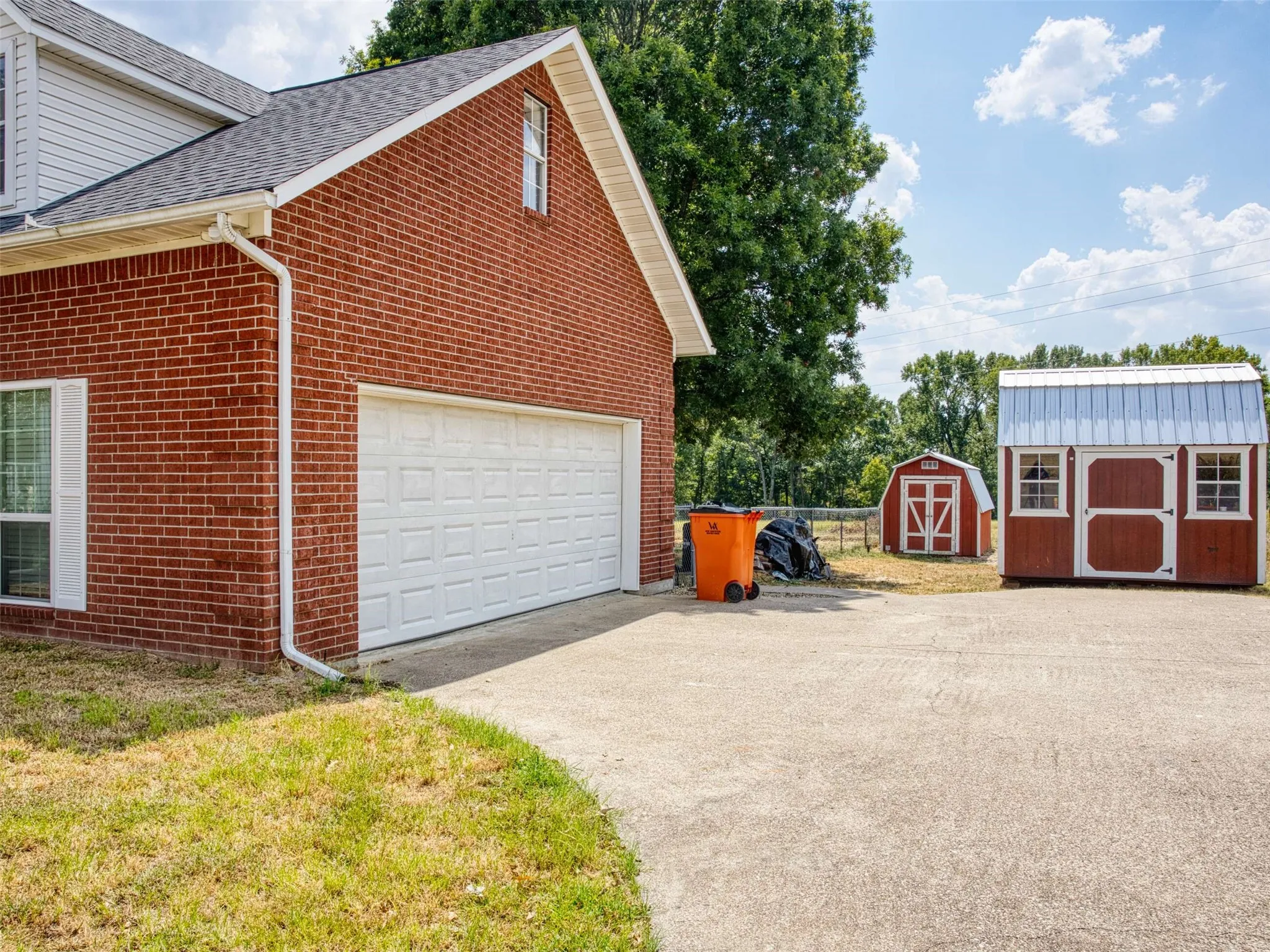 Single Family Residence For Sale in Wood County , 721 County Road 2210, Mineola, Texas 75773, 3 Bedroom, 2 Bathroom, 2 Garage spaces, 2,229 Sqft, built in 2002, mls#21392224, Real Estate Agent in Mineola, Homes For Sale in Wood county, Homes For Sale in Mineola, Realtor in Mineola Texas, Real Estate Brokerage Independent Realty Texas, Luminita Cordes Realtor