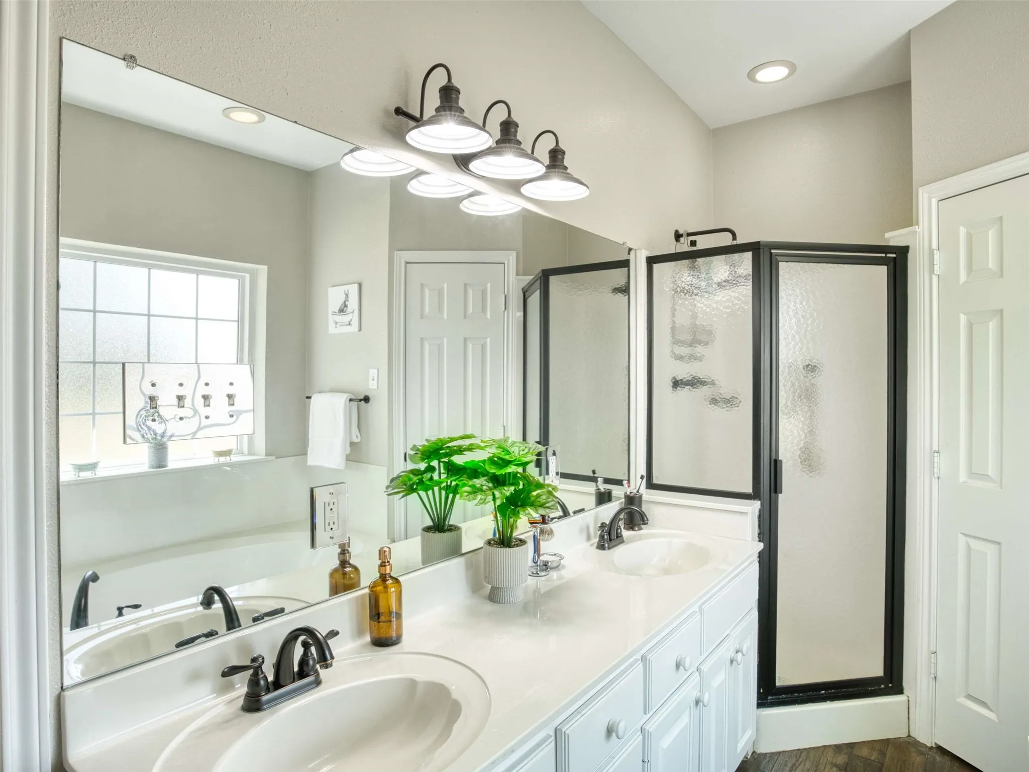 Single Family Residence For Sale in Wood County , 721 County Road 2210, Mineola, Texas 75773, 3 Bedroom, 2 Bathroom, 2 Garage spaces, 2,229 Sqft, built in 2002, mls#21392224, Real Estate Agent in Mineola, Homes For Sale in Wood county, Homes For Sale in Mineola, Realtor in Mineola Texas, Real Estate Brokerage Independent Realty Texas, Luminita Cordes Realtor