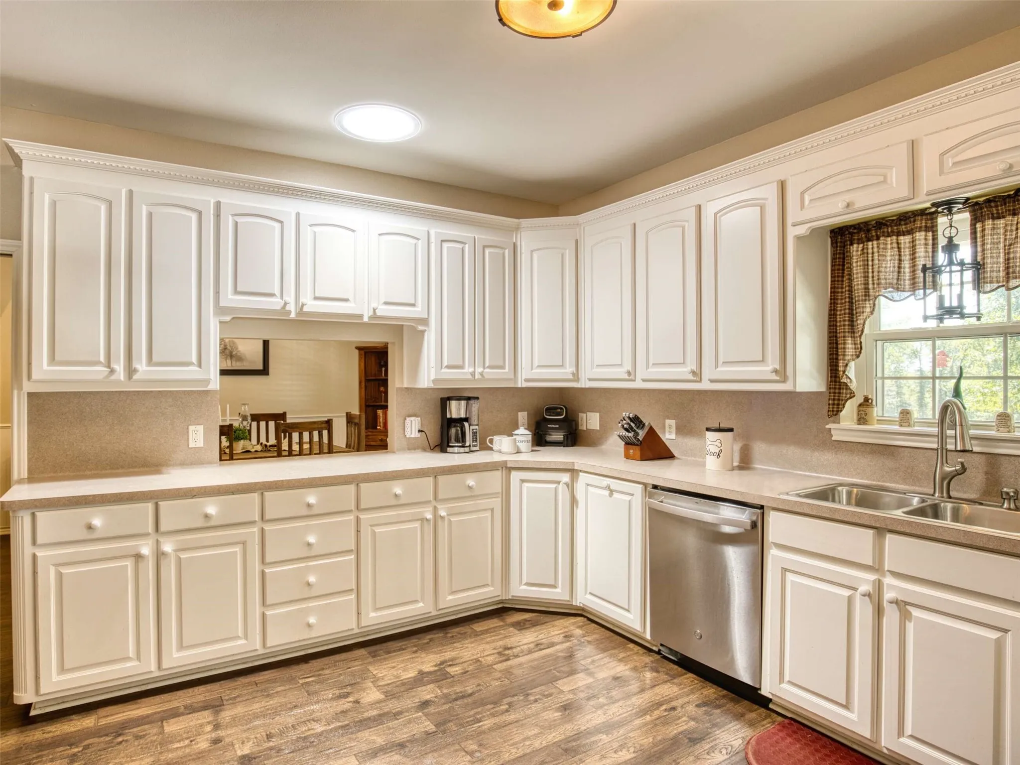 Single Family Residence For Sale in Wood County , 721 County Road 2210, Mineola, Texas 75773, 3 Bedroom, 2 Bathroom, 2 Garage spaces, 2,229 Sqft, built in 2002, mls#21392224, Real Estate Agent in Mineola, Homes For Sale in Wood county, Homes For Sale in Mineola, Realtor in Mineola Texas, Real Estate Brokerage Independent Realty Texas, Luminita Cordes Realtor