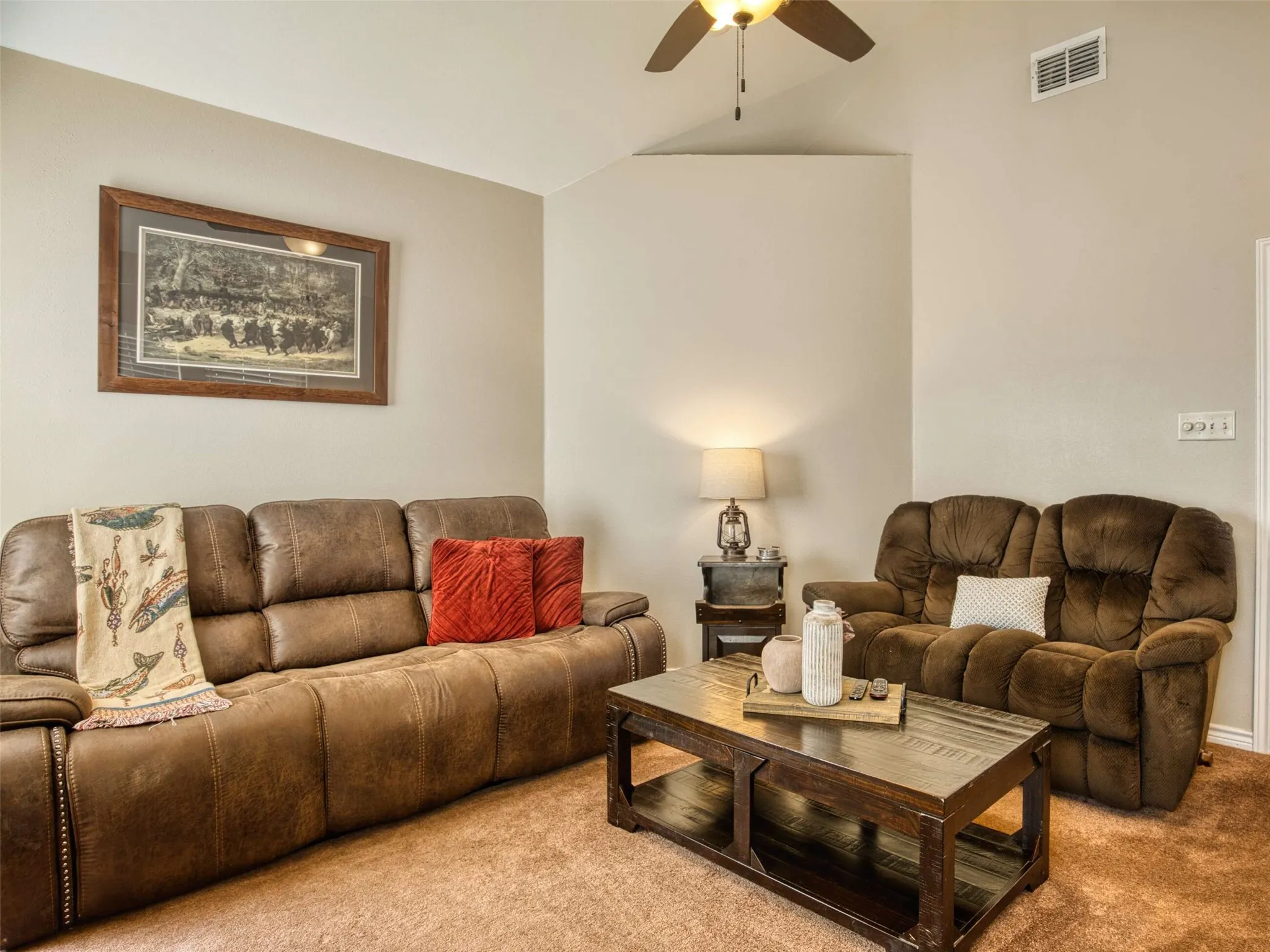Single Family Residence For Sale in Wood County , 721 County Road 2210, Mineola, Texas 75773, 3 Bedroom, 2 Bathroom, 2 Garage spaces, 2,229 Sqft, built in 2002, mls#21392224, Real Estate Agent in Mineola, Homes For Sale in Wood county, Homes For Sale in Mineola, Realtor in Mineola Texas, Real Estate Brokerage Independent Realty Texas, Luminita Cordes Realtor