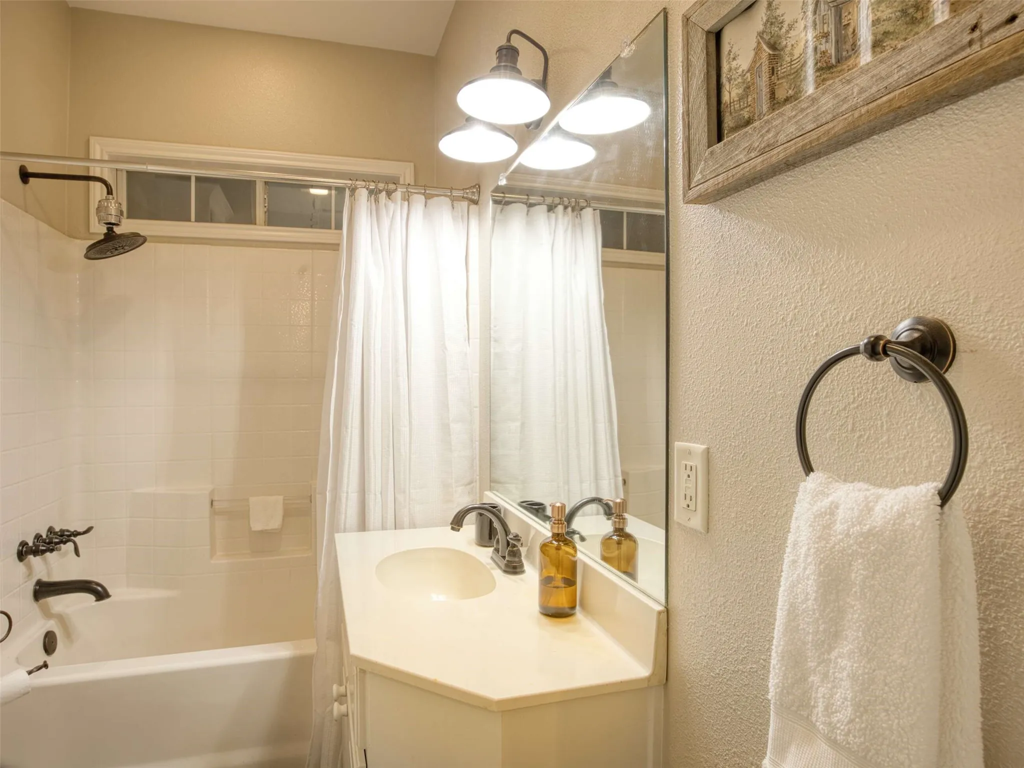 Single Family Residence For Sale in Wood County , 721 County Road 2210, Mineola, Texas 75773, 3 Bedroom, 2 Bathroom, 2 Garage spaces, 2,229 Sqft, built in 2002, mls#21392224, Real Estate Agent in Mineola, Homes For Sale in Wood county, Homes For Sale in Mineola, Realtor in Mineola Texas, Real Estate Brokerage Independent Realty Texas, Luminita Cordes Realtor