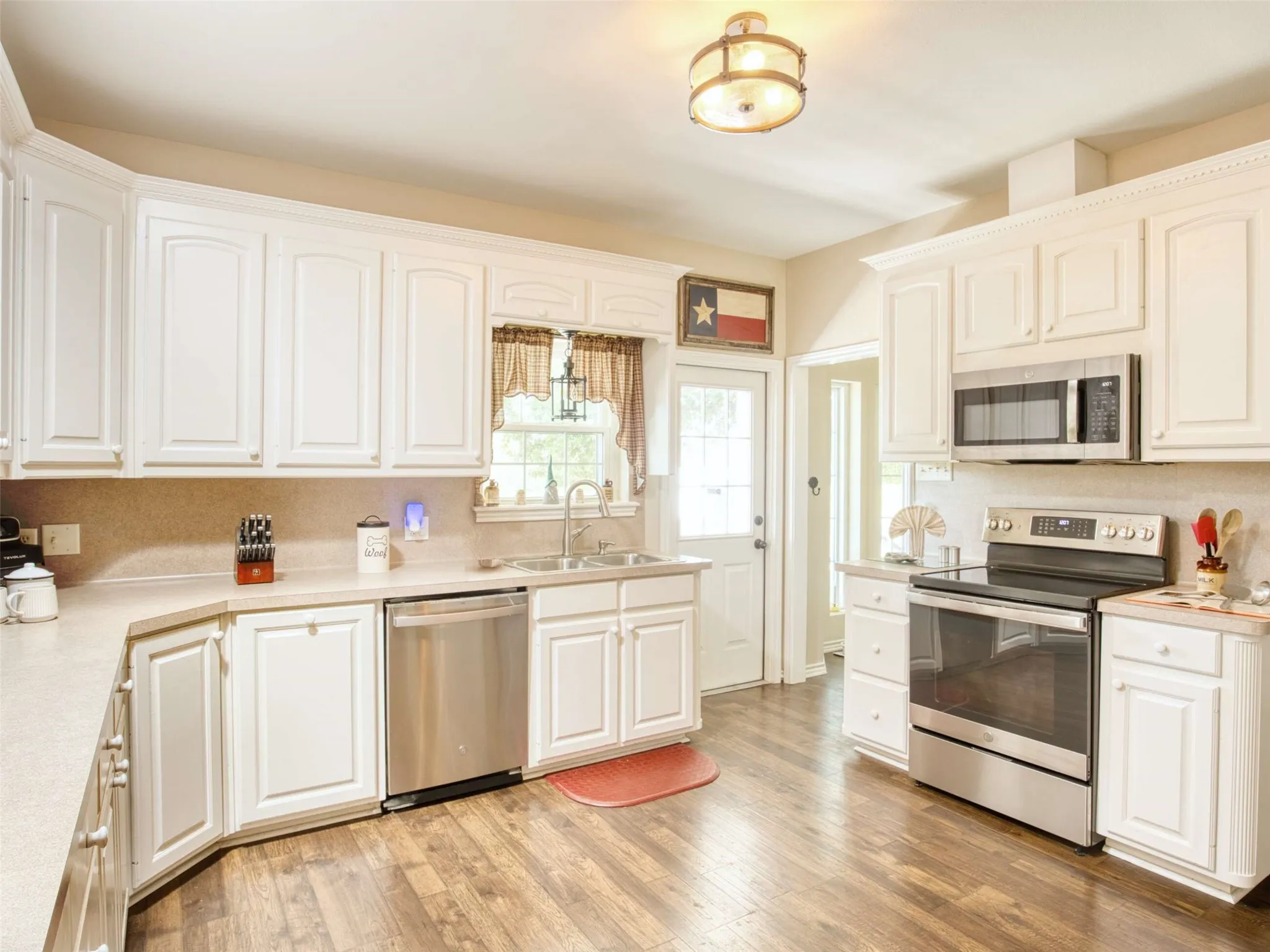 Single Family Residence For Sale in Wood County , 721 County Road 2210, Mineola, Texas 75773, 3 Bedroom, 2 Bathroom, 2 Garage spaces, 2,229 Sqft, built in 2002, mls#21392224, Real Estate Agent in Mineola, Homes For Sale in Wood county, Homes For Sale in Mineola, Realtor in Mineola Texas, Real Estate Brokerage Independent Realty Texas, Luminita Cordes Realtor