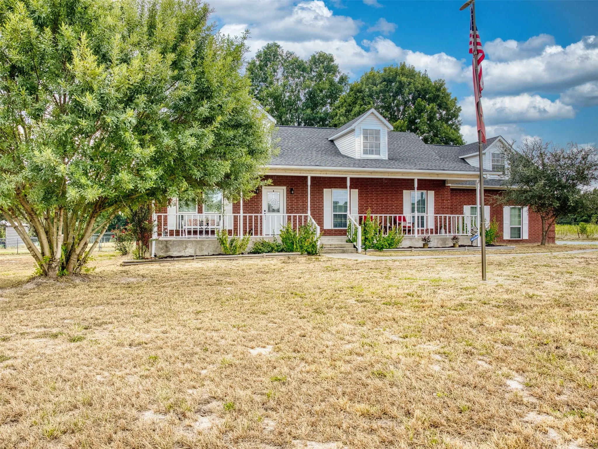 Single Family Residence For Sale in Wood County , 721 County Road 2210, Mineola, Texas 75773, 3 Bedroom, 2 Bathroom, 2 Garage spaces, 2,229 Sqft, built in 2002, mls#21392224, Real Estate Agent in Mineola, Homes For Sale in Wood county, Homes For Sale in Mineola, Realtor in Mineola Texas, Real Estate Brokerage Independent Realty Texas, Luminita Cordes Realtor