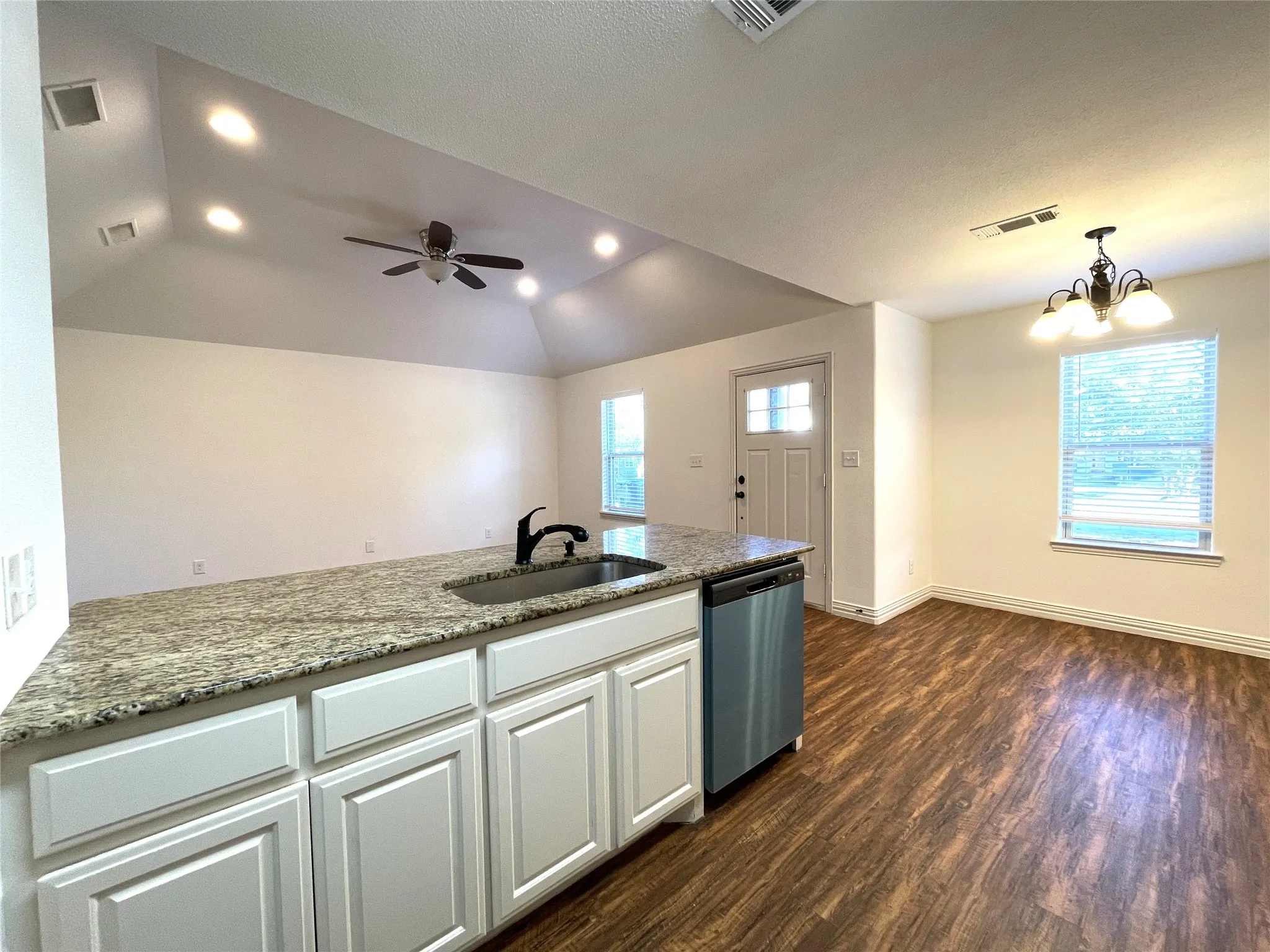 Single Family Residence For Rent in Grayson County , 508 W Hull Street, Denison, Texas 75020, 3 Bedroom, 2 Bathroom, Garage spaces, 1,173 Sqft, built in 2016, mls#21392226, Real Estate Agent in Denison, Homes For Rent in Grayson county, Homes For Rent in Denison, Realtor in Denison Texas, Real Estate Brokerage Independent Realty Texas, Luminita Cordes Realtor