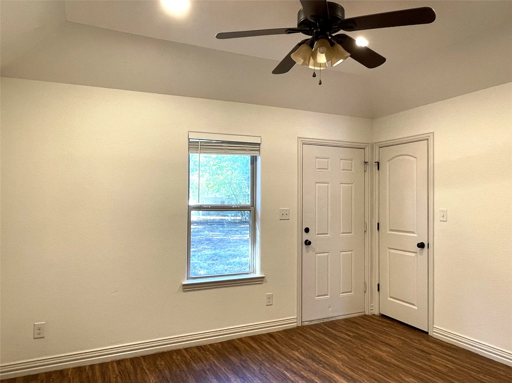 Single Family Residence For Rent in Grayson County , 508 W Hull Street, Denison, Texas 75020, 3 Bedroom, 2 Bathroom, Garage spaces, 1,173 Sqft, built in 2016, mls#21392226, Real Estate Agent in Denison, Homes For Rent in Grayson county, Homes For Rent in Denison, Realtor in Denison Texas, Real Estate Brokerage Independent Realty Texas, Luminita Cordes Realtor