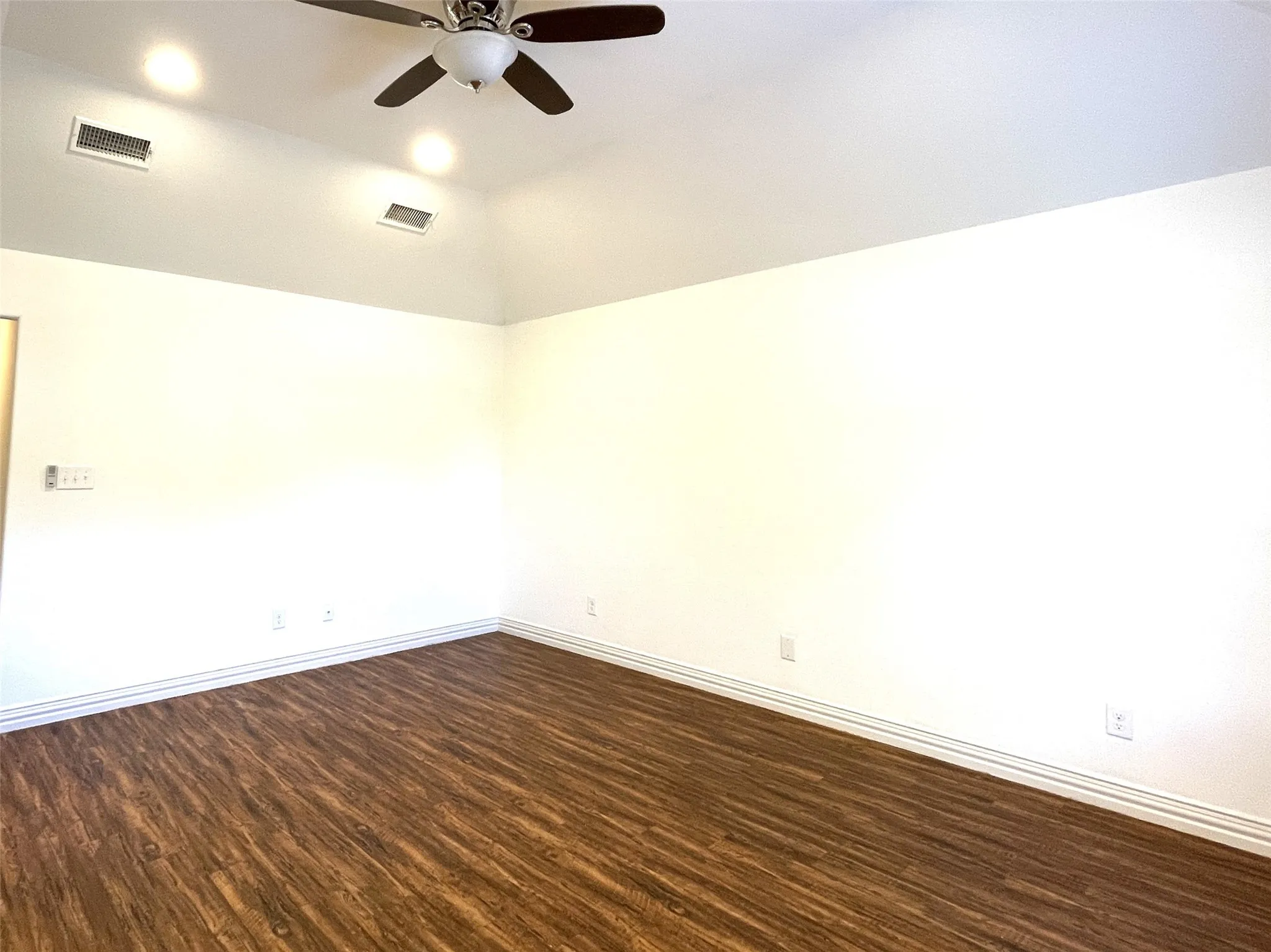 Single Family Residence For Rent in Grayson County , 508 W Hull Street, Denison, Texas 75020, 3 Bedroom, 2 Bathroom, Garage spaces, 1,173 Sqft, built in 2016, mls#21392226, Real Estate Agent in Denison, Homes For Rent in Grayson county, Homes For Rent in Denison, Realtor in Denison Texas, Real Estate Brokerage Independent Realty Texas, Luminita Cordes Realtor