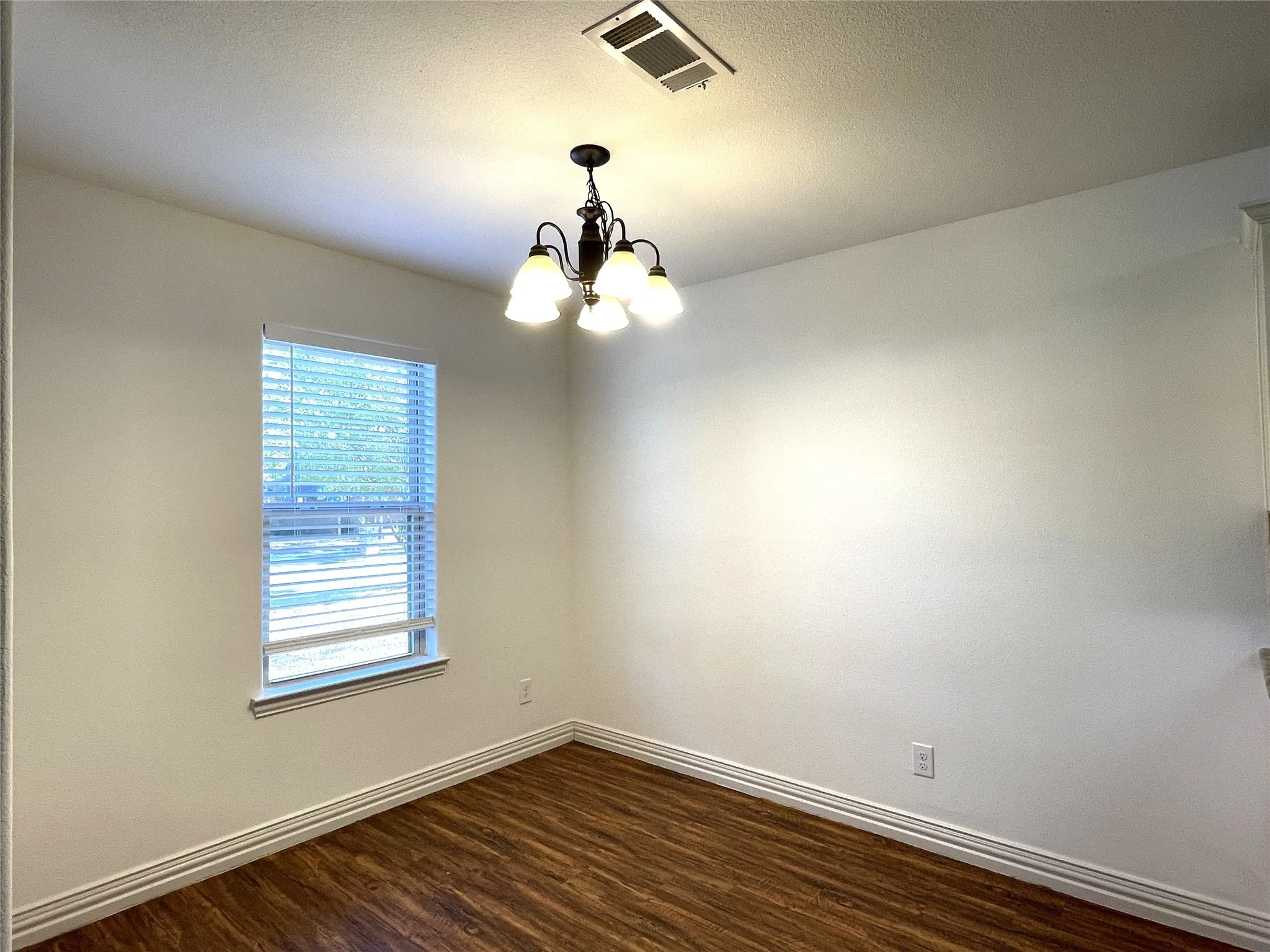 Single Family Residence For Rent in Grayson County , 508 W Hull Street, Denison, Texas 75020, 3 Bedroom, 2 Bathroom, Garage spaces, 1,173 Sqft, built in 2016, mls#21392226, Real Estate Agent in Denison, Homes For Rent in Grayson county, Homes For Rent in Denison, Realtor in Denison Texas, Real Estate Brokerage Independent Realty Texas, Luminita Cordes Realtor