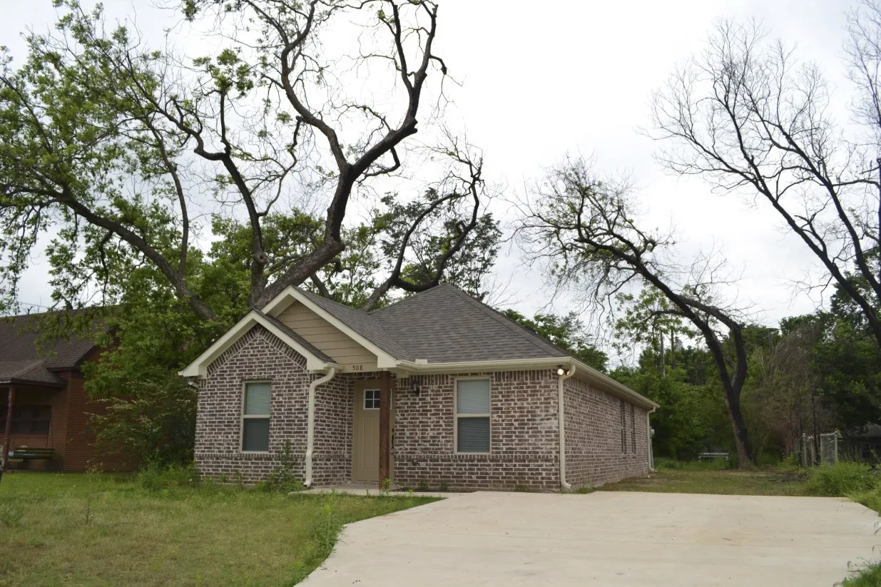 Single Family Residence For Rent