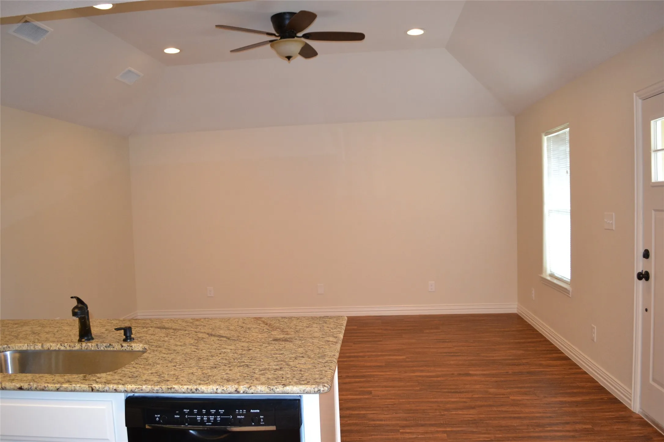 Single Family Residence For Rent in Grayson County , 508 W Hull Street, Denison, Texas 75020, 3 Bedroom, 2 Bathroom, Garage spaces, 1,173 Sqft, built in 2016, mls#21392226, Real Estate Agent in Denison, Homes For Rent in Grayson county, Homes For Rent in Denison, Realtor in Denison Texas, Real Estate Brokerage Independent Realty Texas, Luminita Cordes Realtor