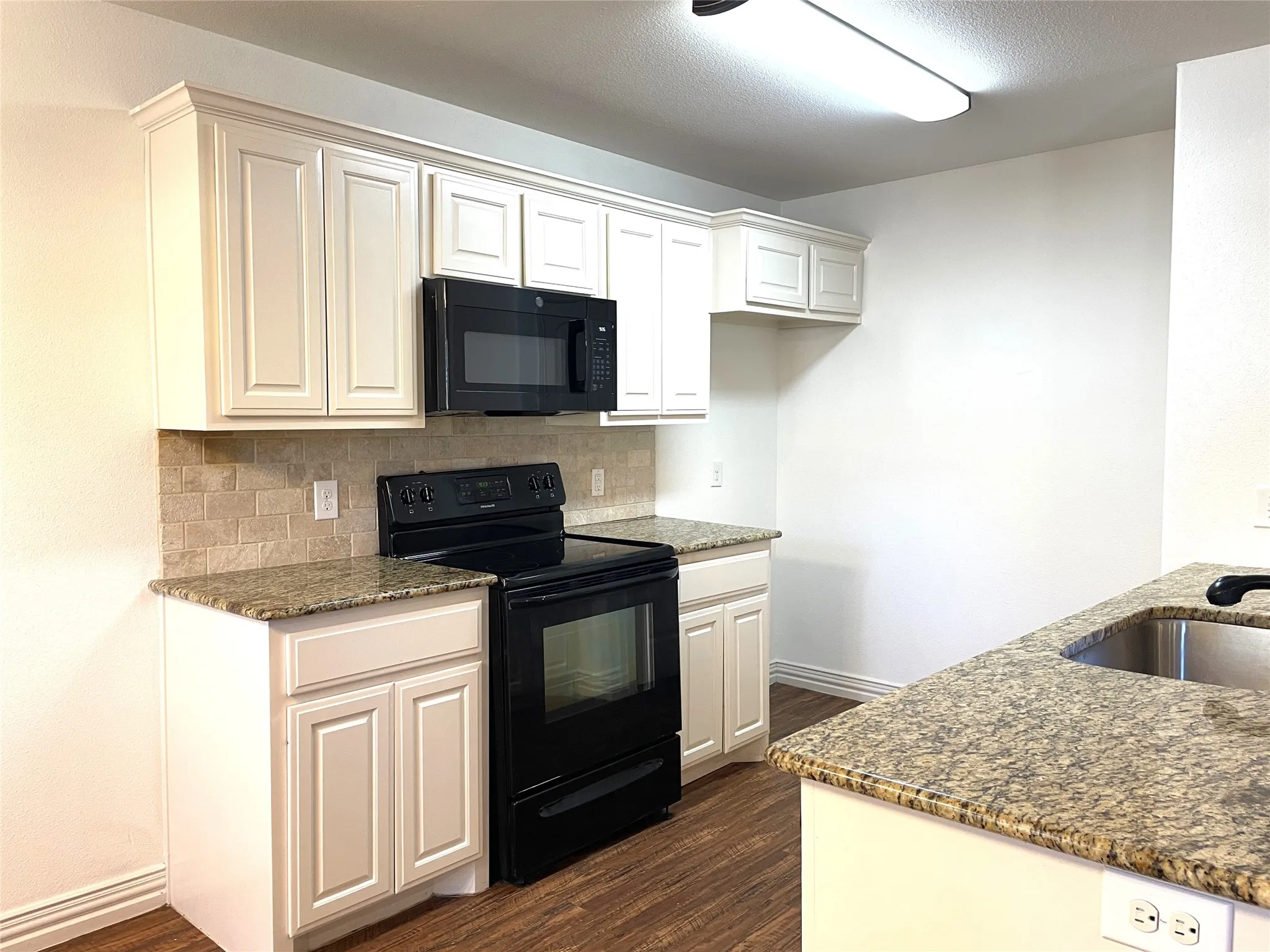 Single Family Residence For Rent in Grayson County , 508 W Hull Street, Denison, Texas 75020, 3 Bedroom, 2 Bathroom, Garage spaces, 1,173 Sqft, built in 2016, mls#21392226, Real Estate Agent in Denison, Homes For Rent in Grayson county, Homes For Rent in Denison, Realtor in Denison Texas, Real Estate Brokerage Independent Realty Texas, Luminita Cordes Realtor