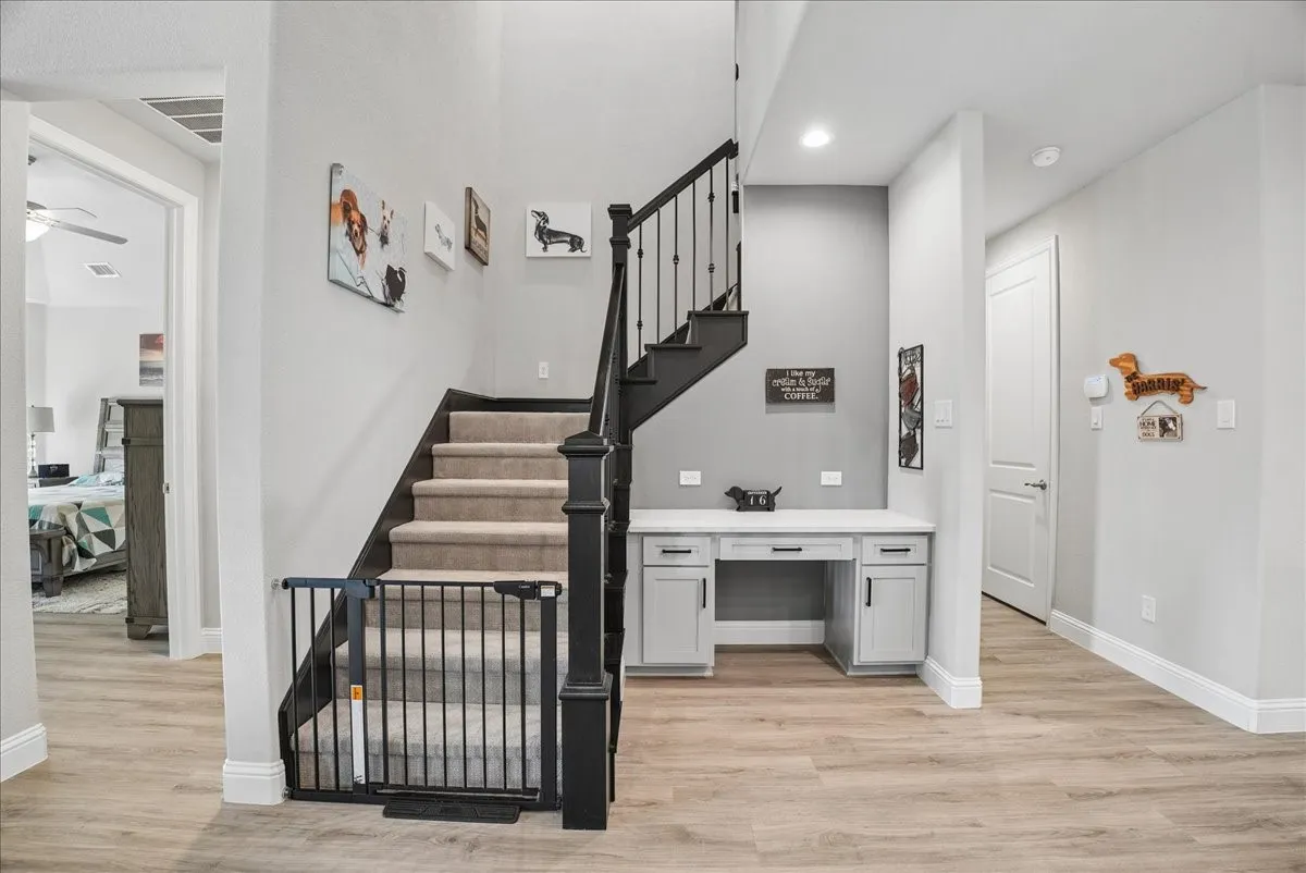 Stylish staircase with built-in workspace and modern finishes.