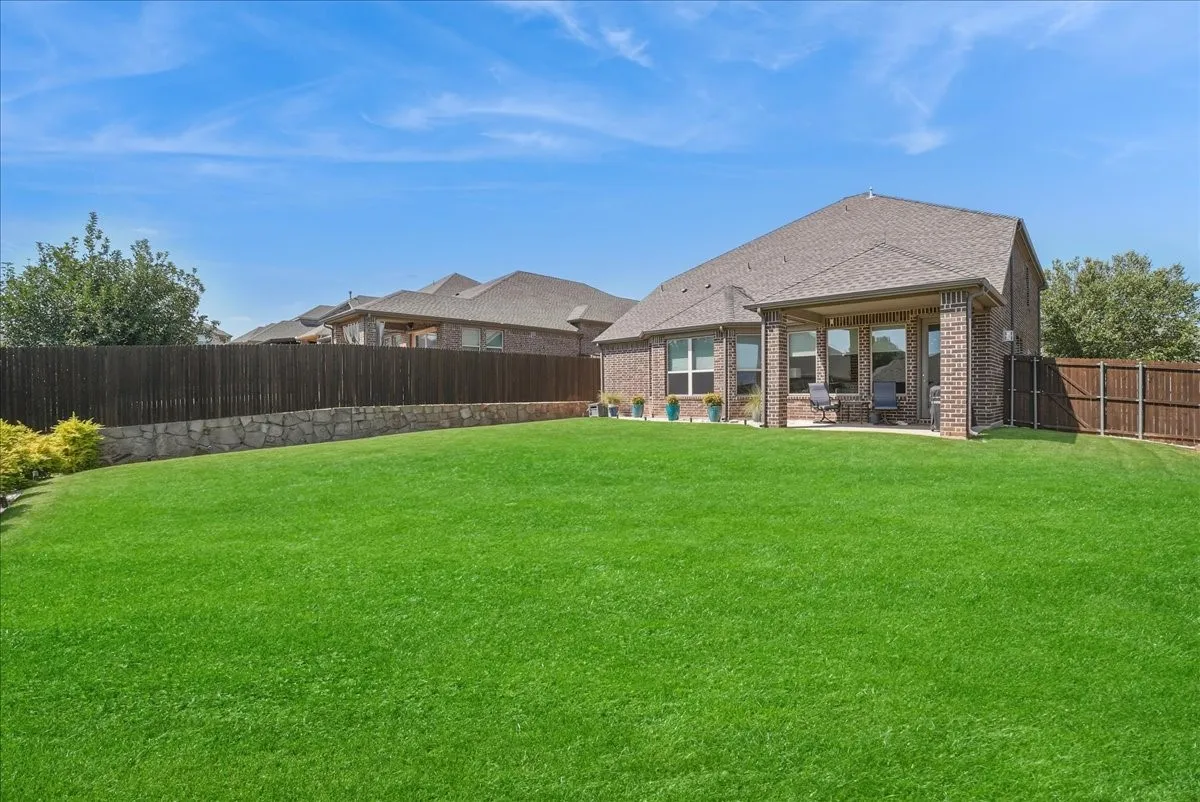 Single Family Residence For Sale in Denton County , 2206 Wellington Lane, Corinth, Texas 76210, 4 Bedroom, 4 Bathroom, 2 Garage spaces, 2,743 Sqft, built in 2016, mls#21388175, Real Estate Agent in Corinth, Homes For Sale in Denton county, Homes For Sale in Corinth, Realtor in Corinth Texas, Real Estate Brokerage Independent Realty Texas, Luminita Cordes Realtor